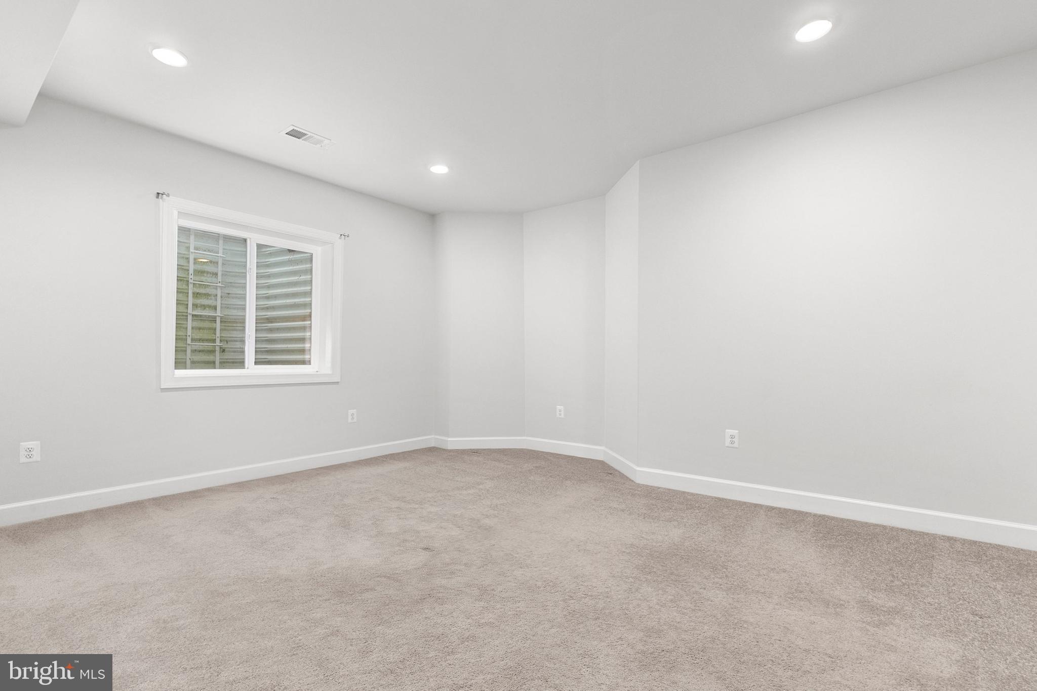 GREENWICH FOREST - Residential