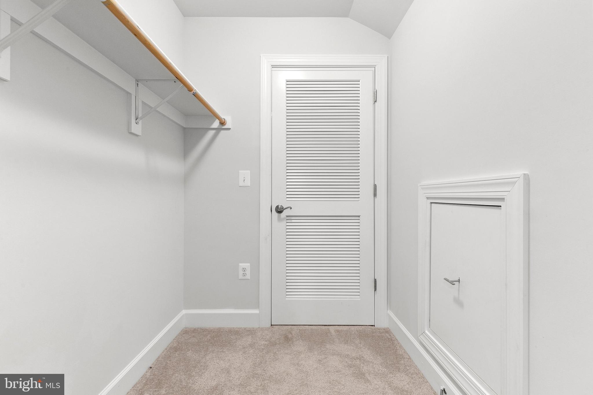 GREENWICH FOREST - Residential