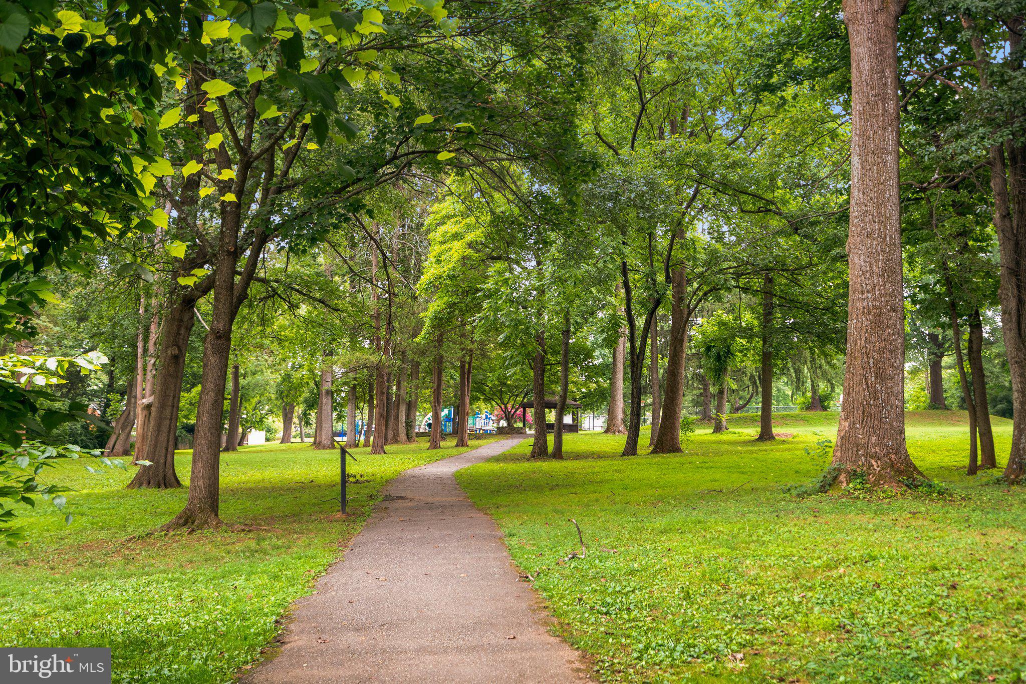 GREENWICH FOREST - Residential