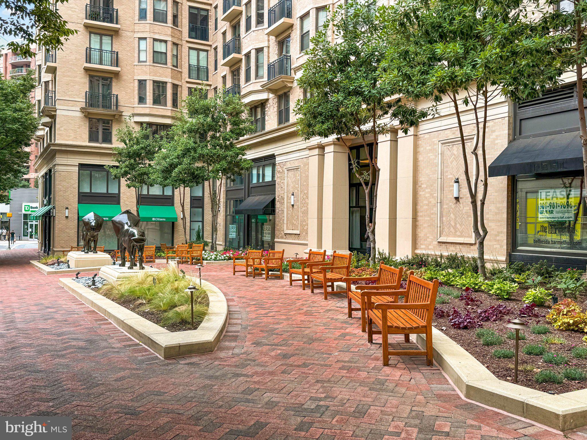 GREENWICH FOREST - Residential