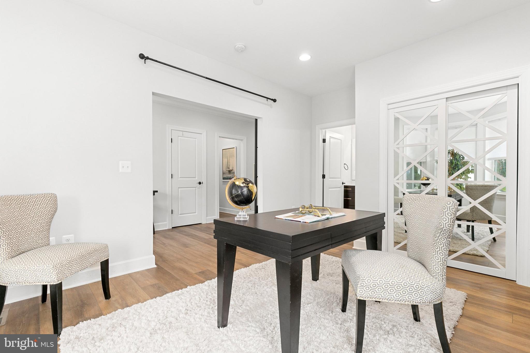 GREENWICH FOREST - Residential