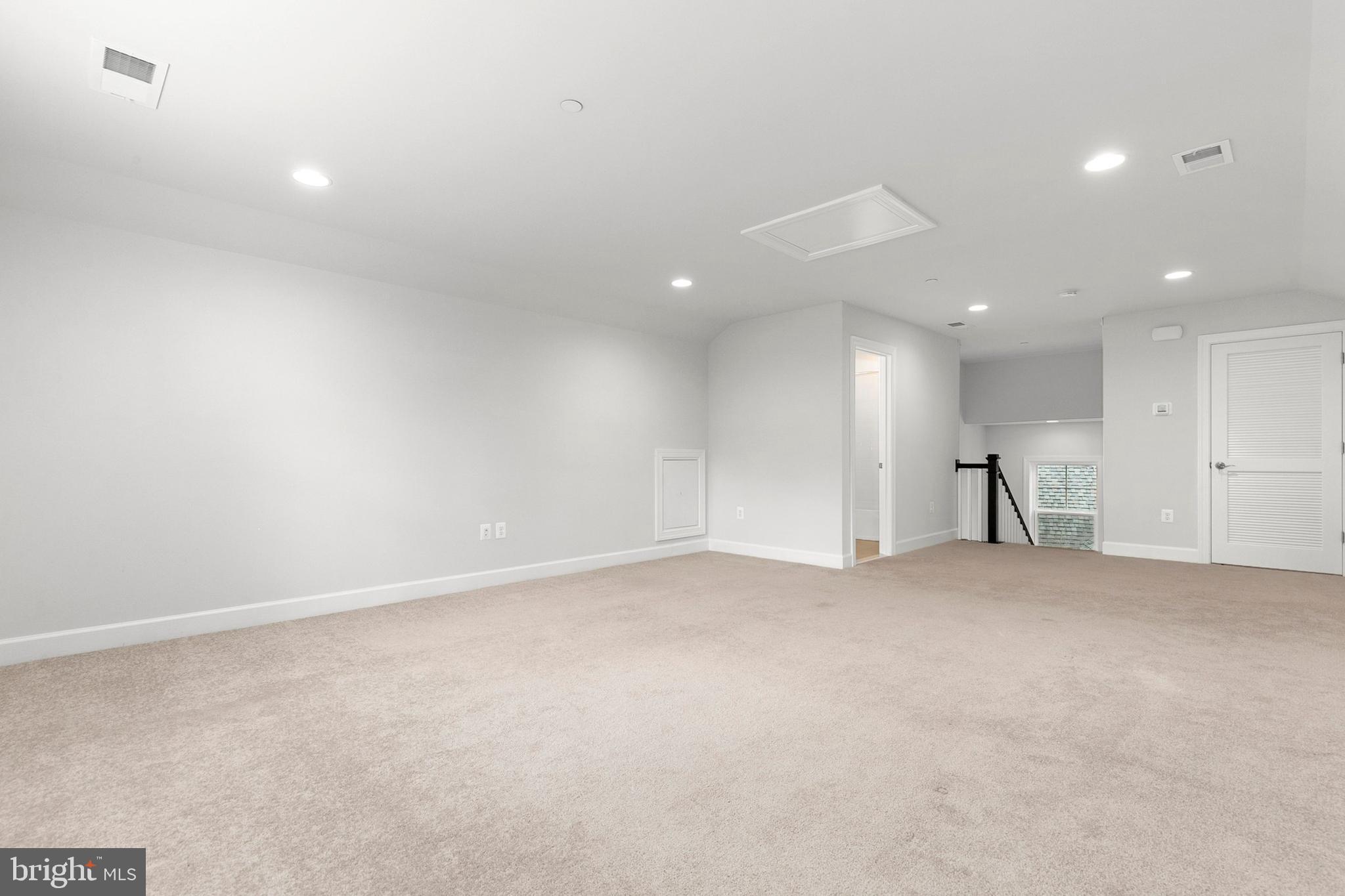 GREENWICH FOREST - Residential