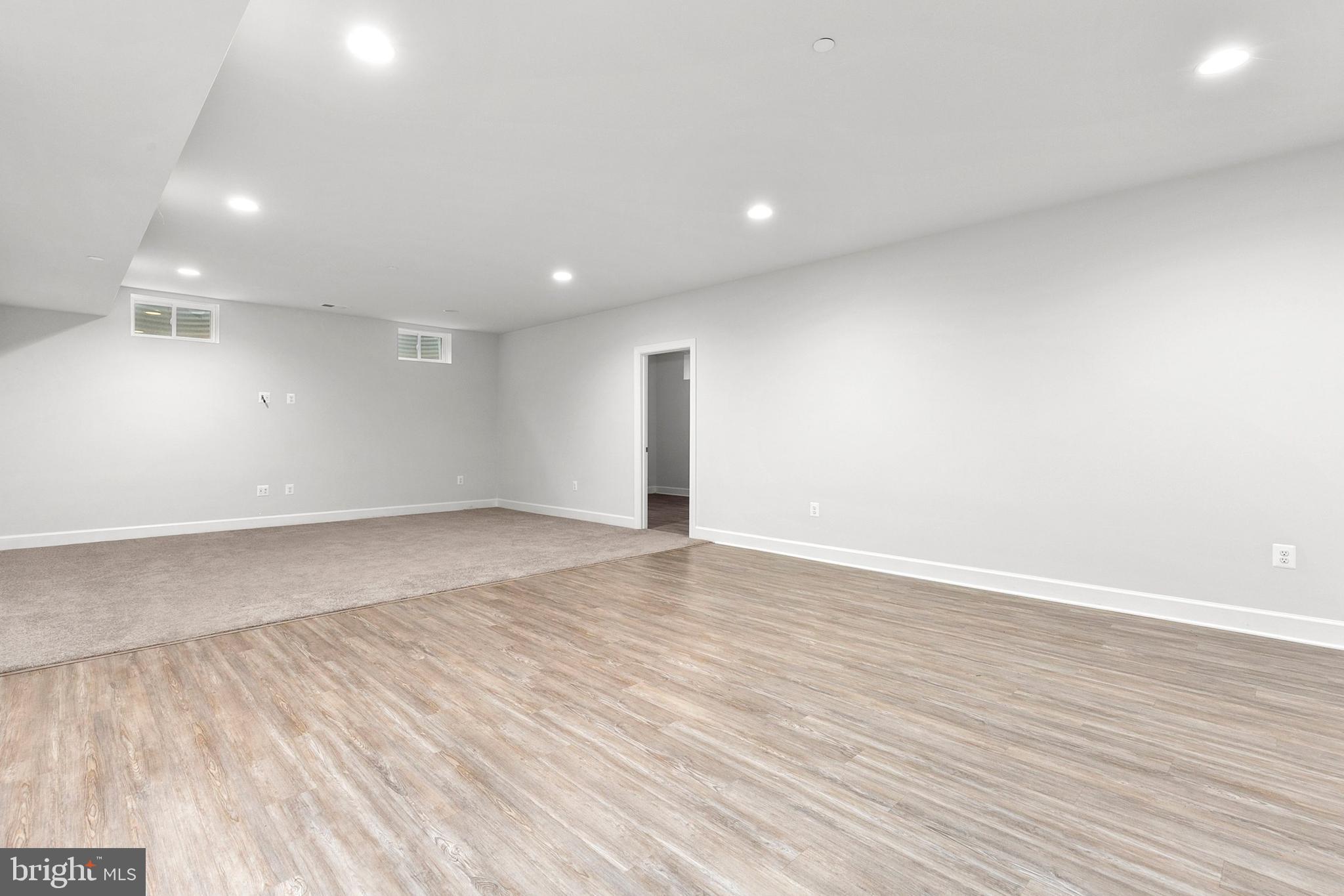 GREENWICH FOREST - Residential