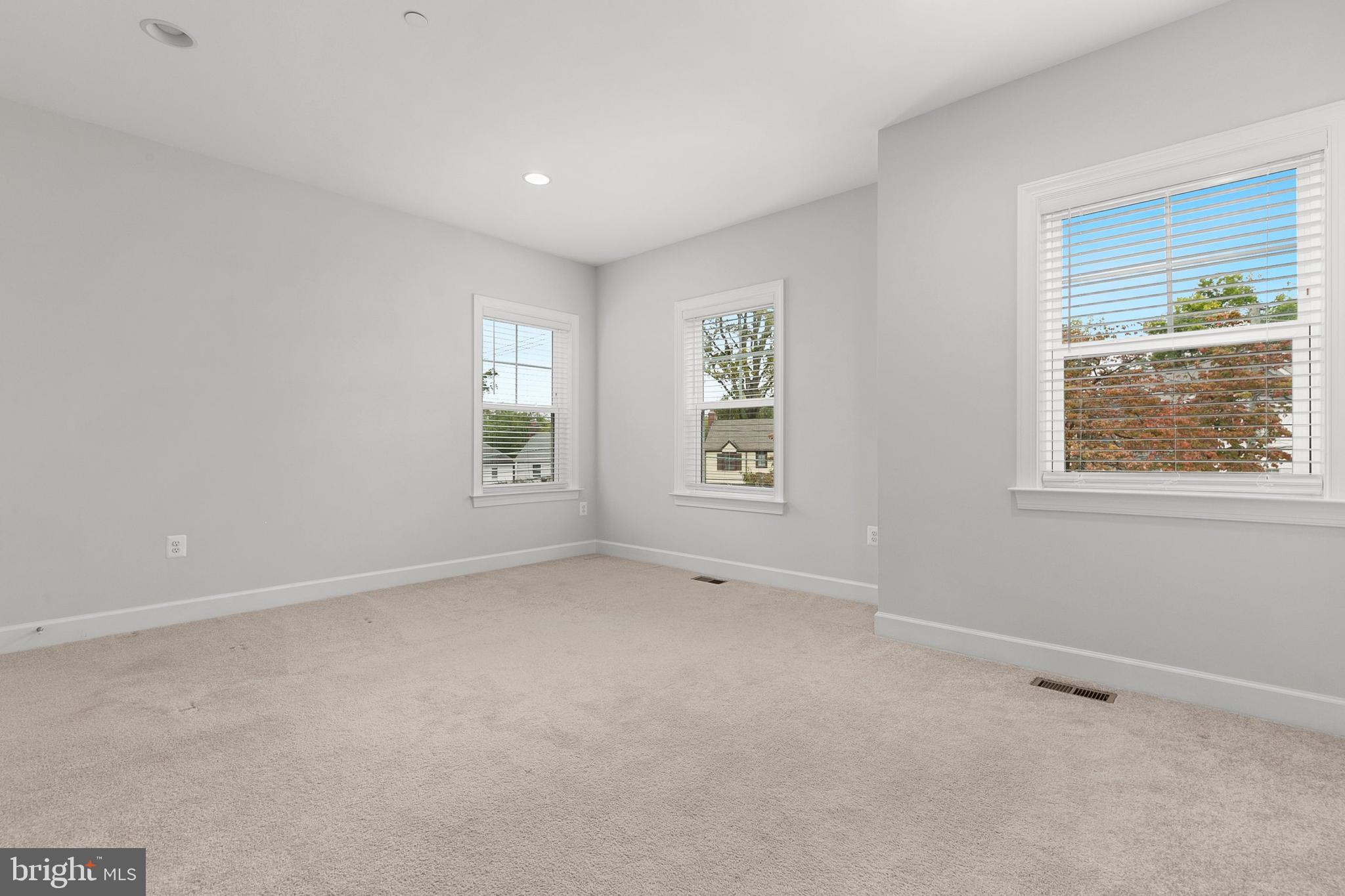 GREENWICH FOREST - Residential