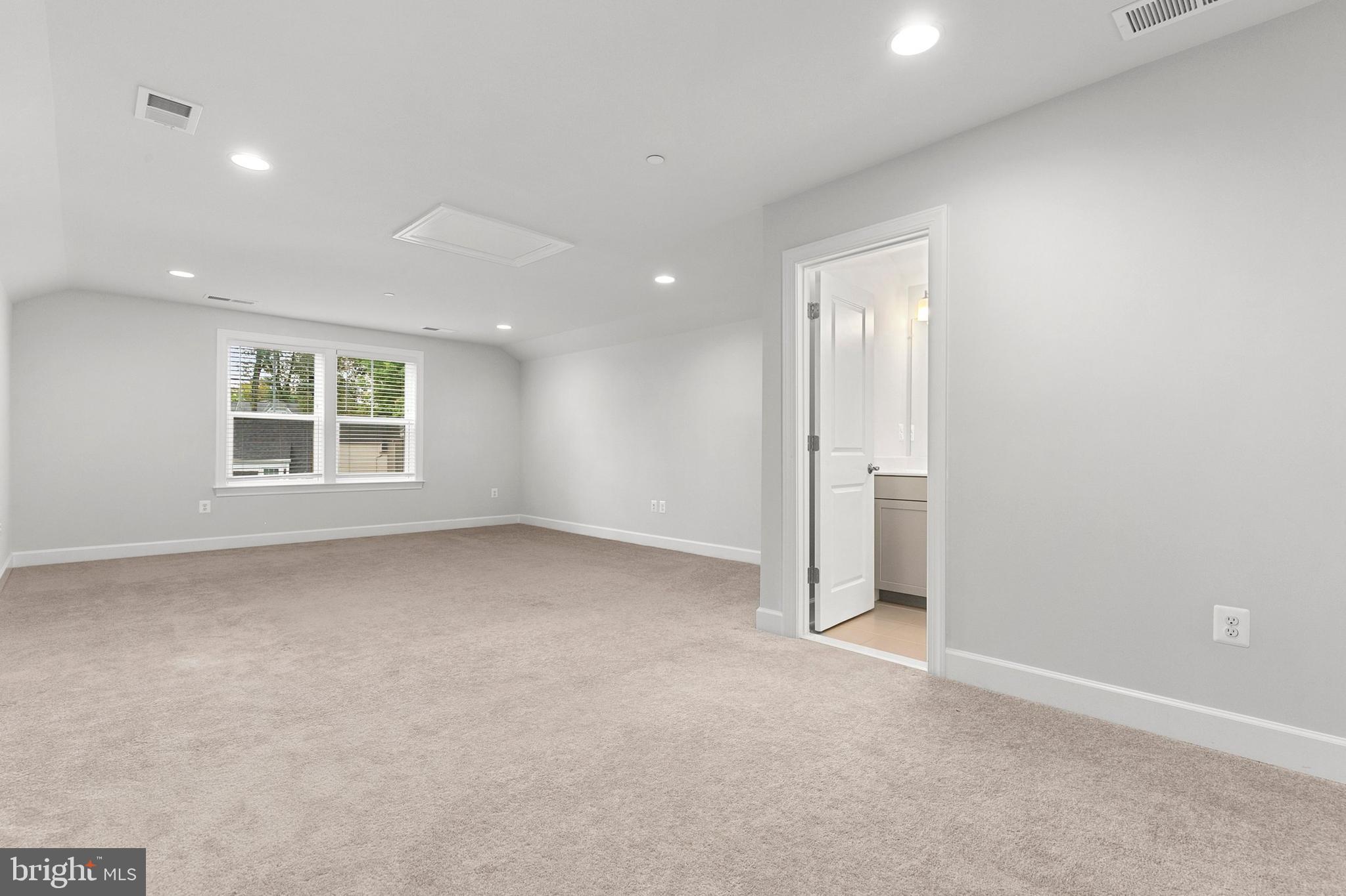 GREENWICH FOREST - Residential