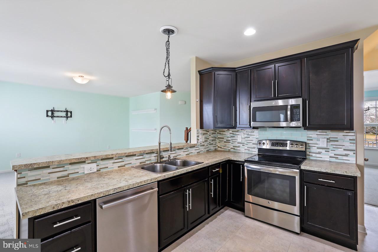 LAKELAND PLACE - Residential