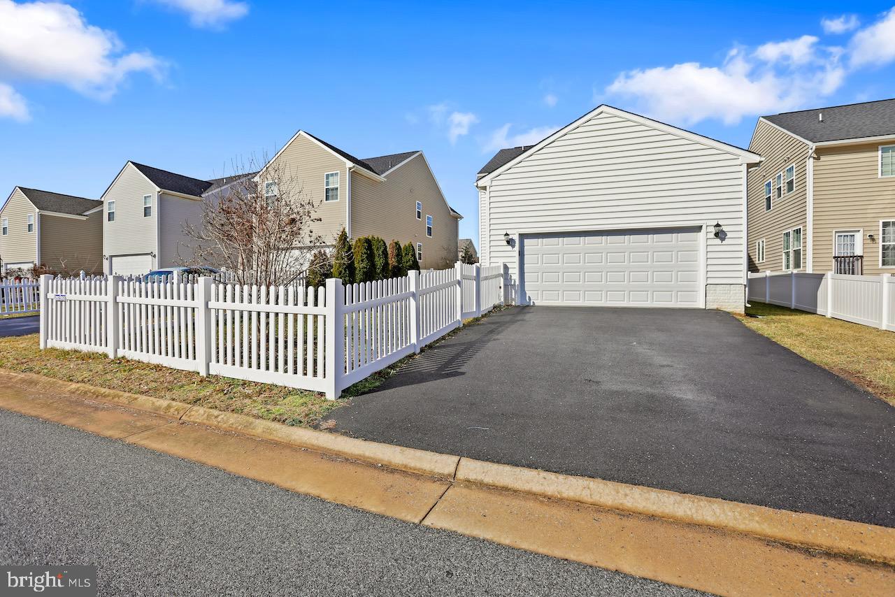 LAKELAND PLACE - Residential