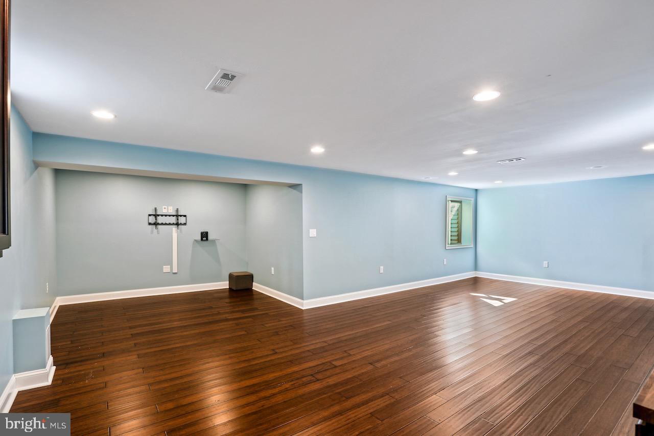 LAKELAND PLACE - Residential