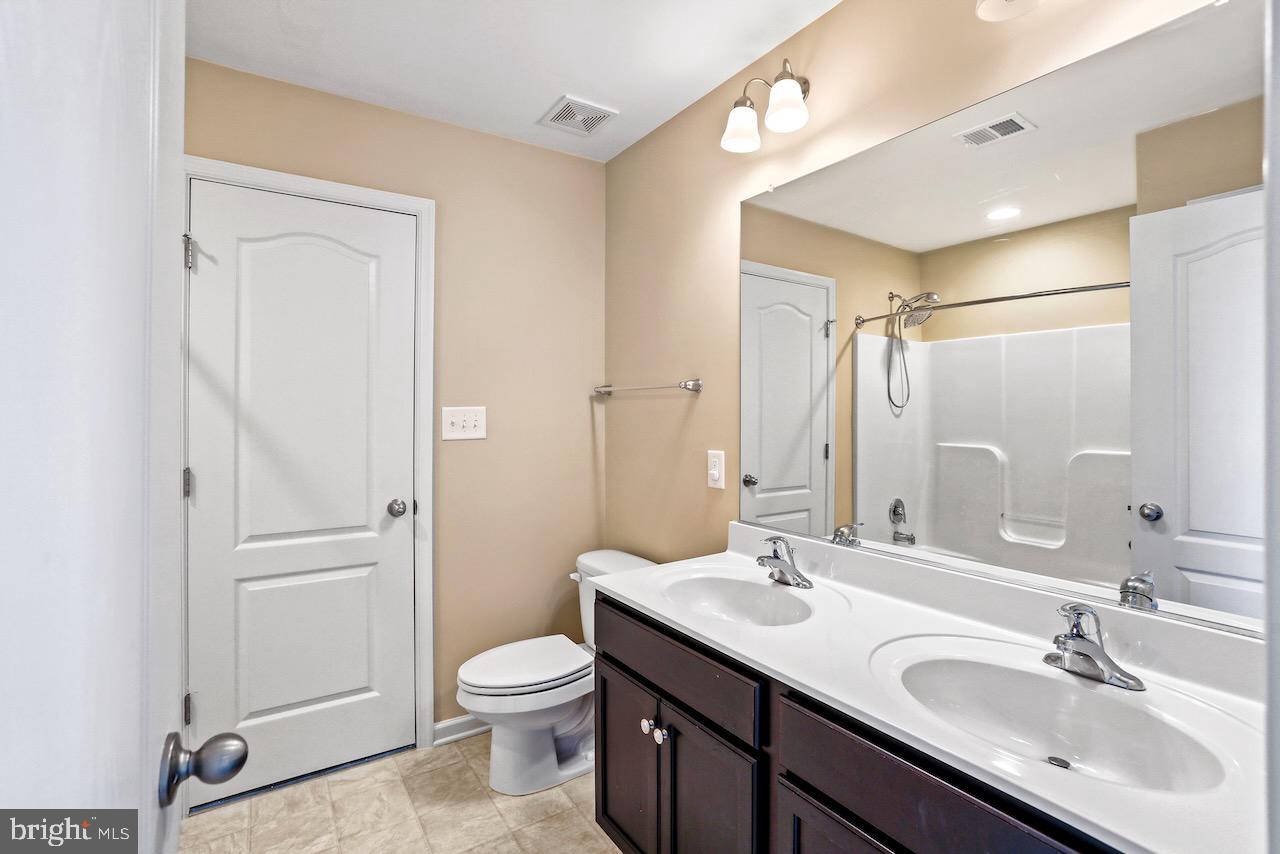 LAKELAND PLACE - Residential