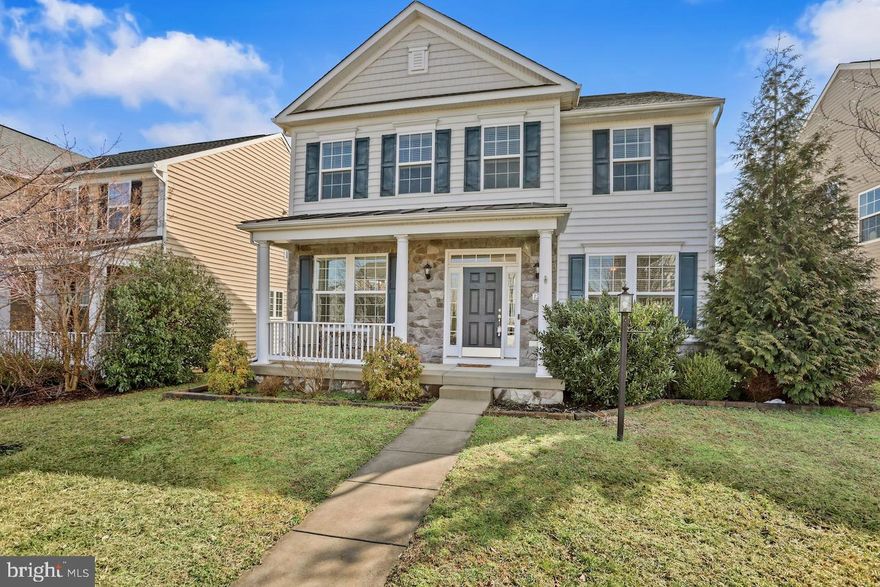 Beautiful 3 Level Colonial in Fairfax Crossing! Main level has hardwood flooring entryway, NEW CARPET throughout, Formal Dining Room, Private Home office, Family Room off Kitchen, Kitchen has table space, stainless appliances, built in microwave, and breakfast bar area. Mudroom entry from the 2 car rear garage. Upper level has 3 Bedrooms including the Primary Owner's Suite with sitting area, walk in closet, and attached bath as well as the 2 Junior Bedrooms with shared Full bath Jack-n-Jill layout! Convenient Bedroom level laundry area! Fully finished lower level with spacious recreation room with wet bar and Full bath. Relax on the Covered front porch area. Fairfax Crossing is conveniently located off Rt340 and close to shopping and dining options!
*****Appraisers/inspectors/agents-PLEASE SCHEDULE ALL INSPECTIONS IN SHOWING TIME*****