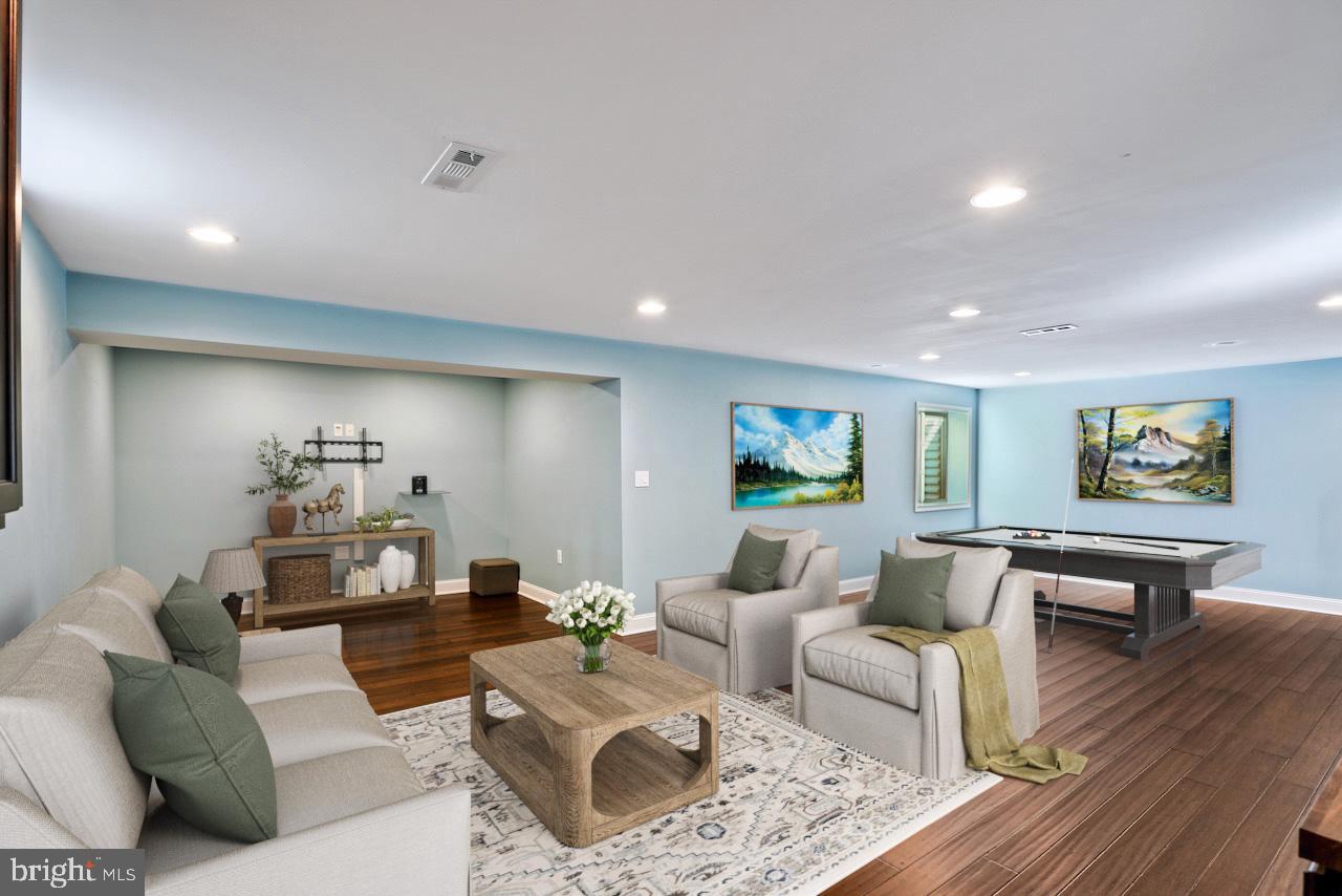 LAKELAND PLACE - Residential