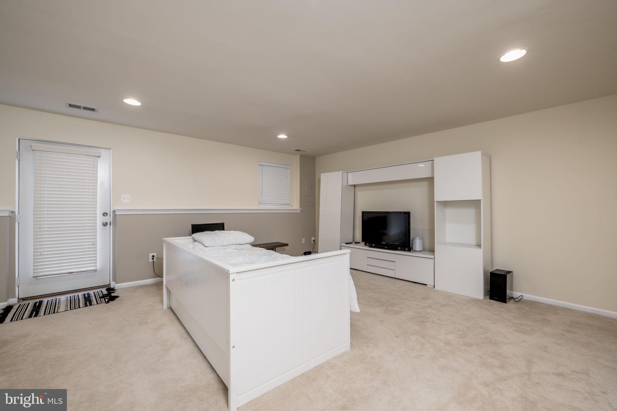 KINGSTOWNE - Residential Lease