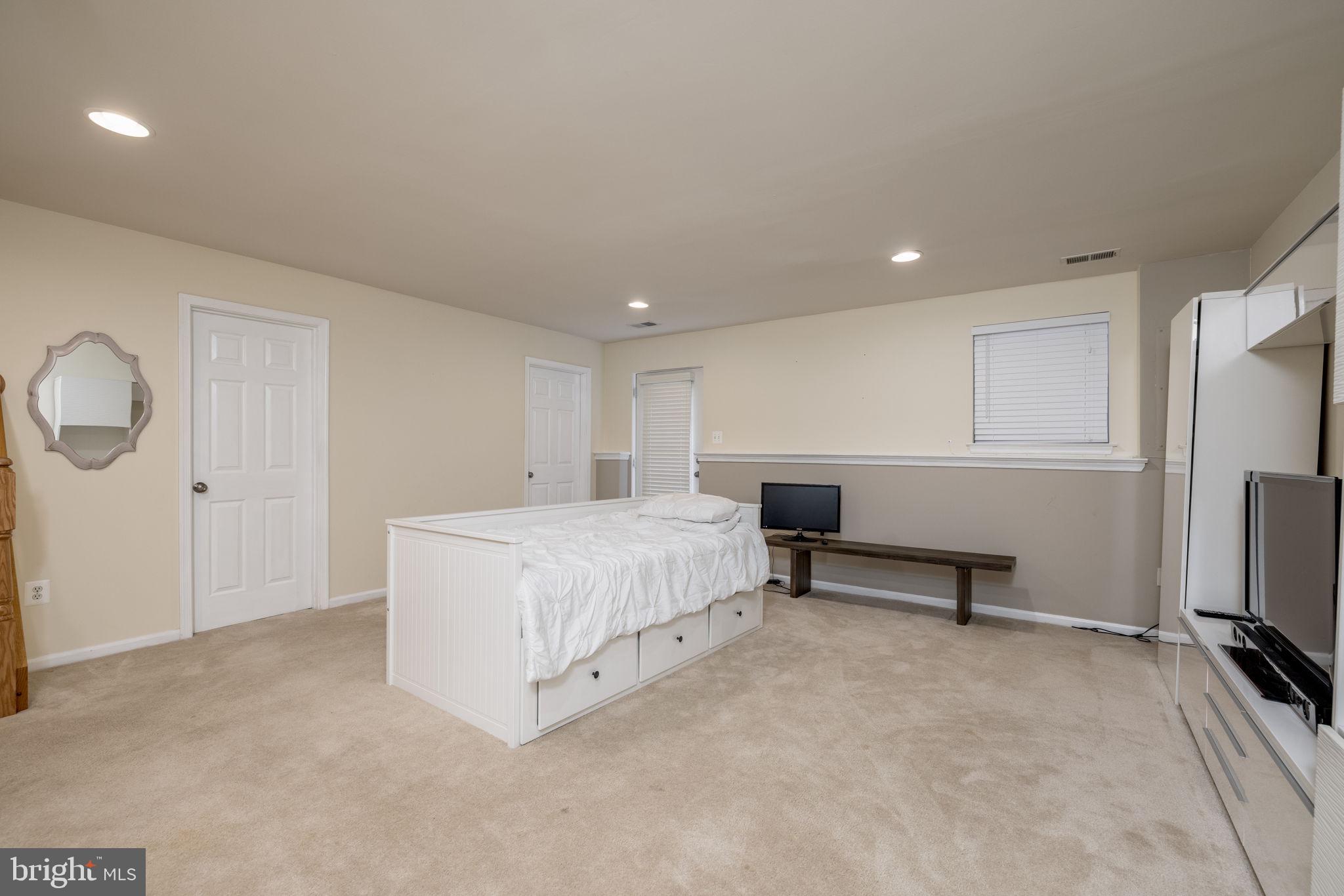 KINGSTOWNE - Residential Lease