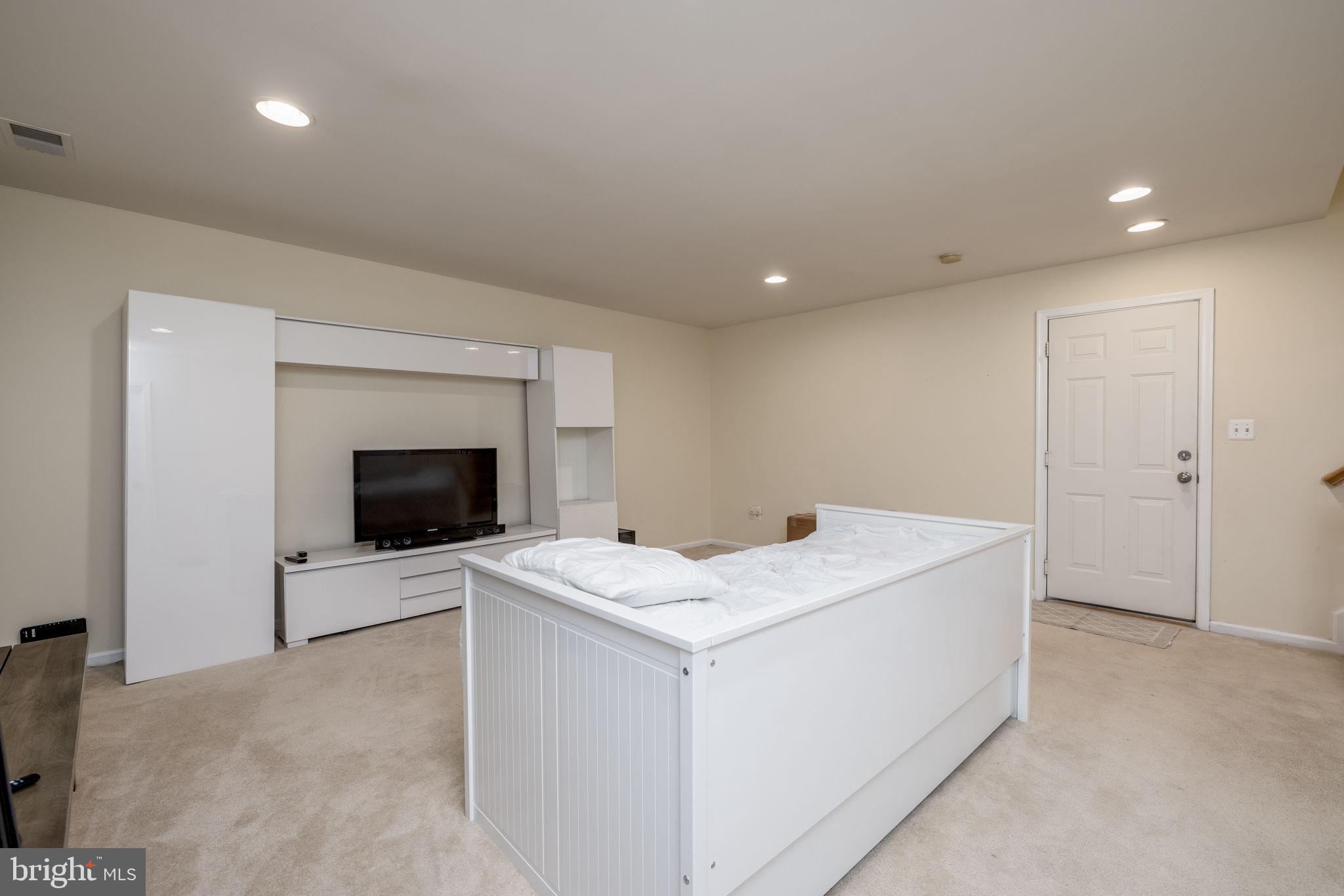 KINGSTOWNE - Residential Lease