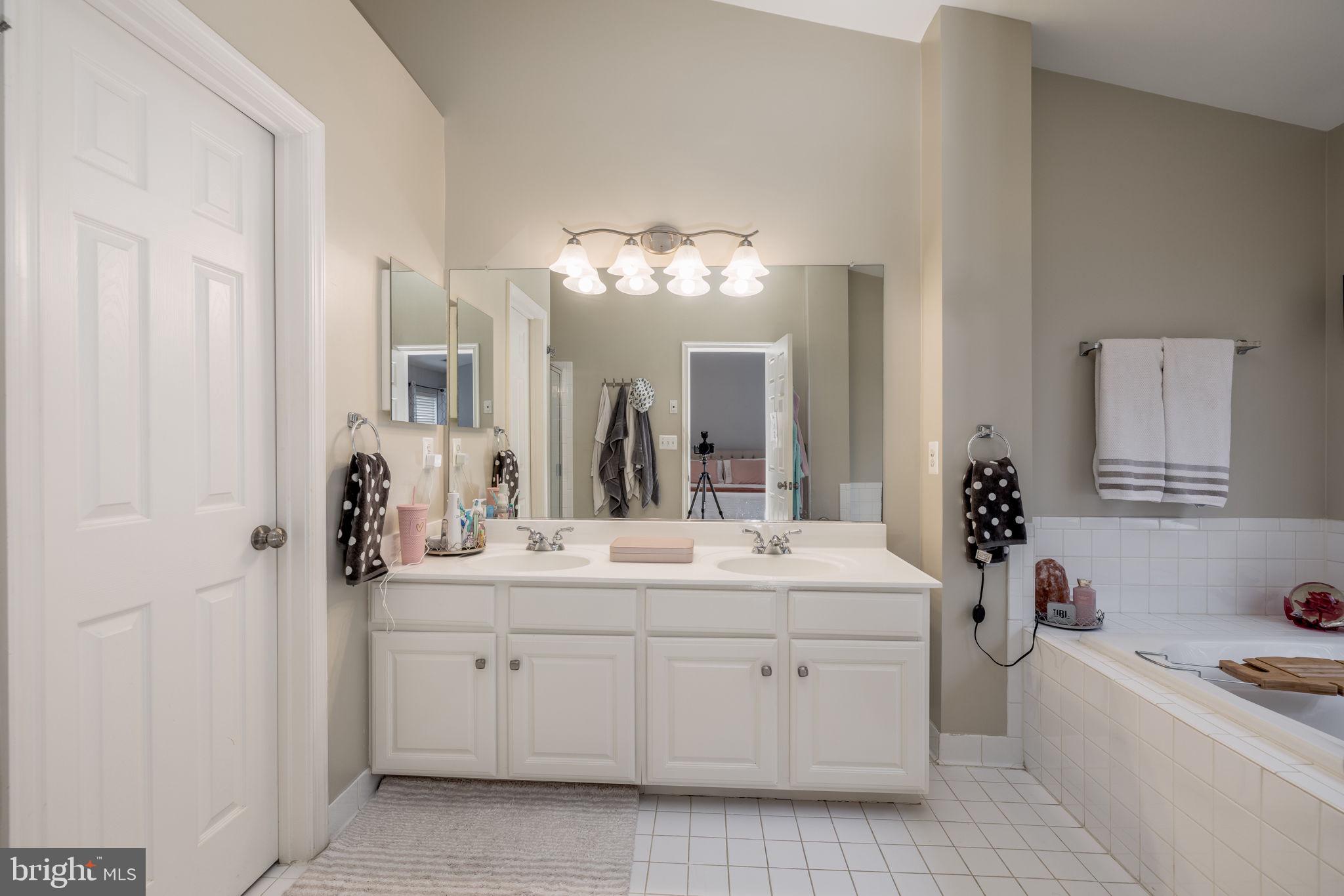 KINGSTOWNE - Residential Lease