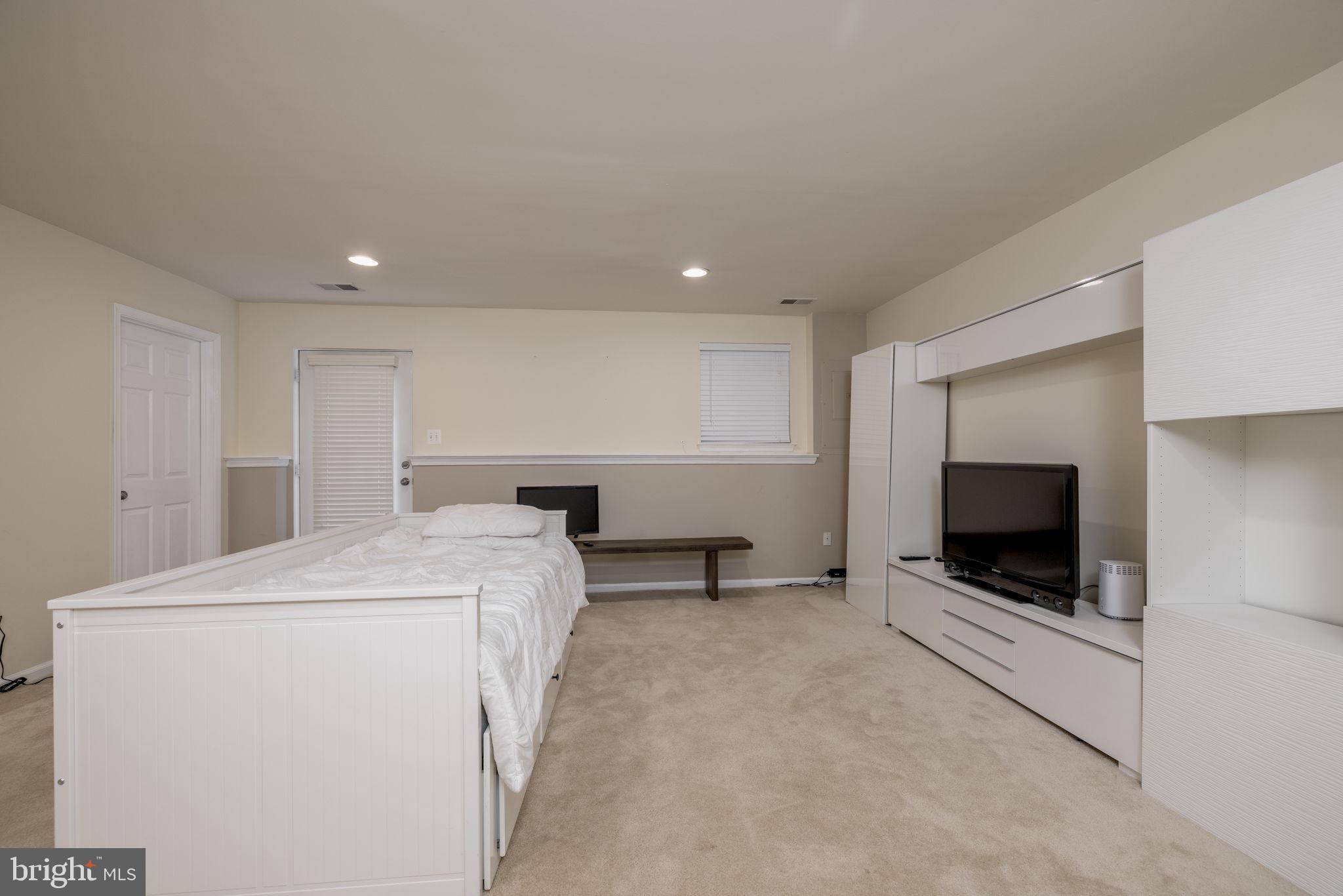 KINGSTOWNE - Residential Lease