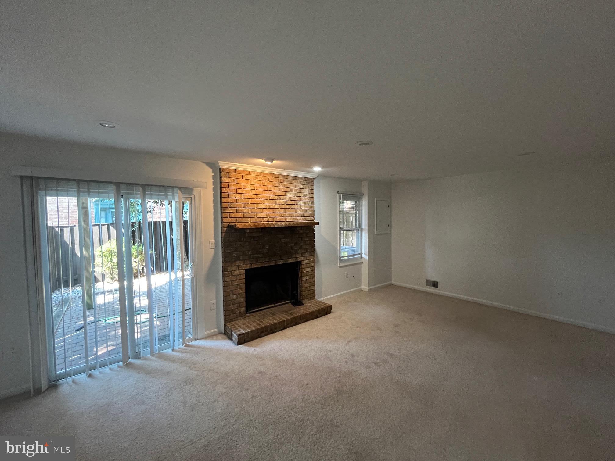 KINGSTOWNE - Residential Lease