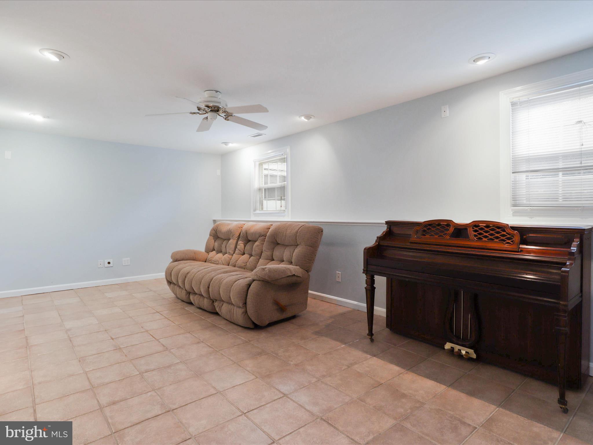 LAUREL RIDGE - Residential