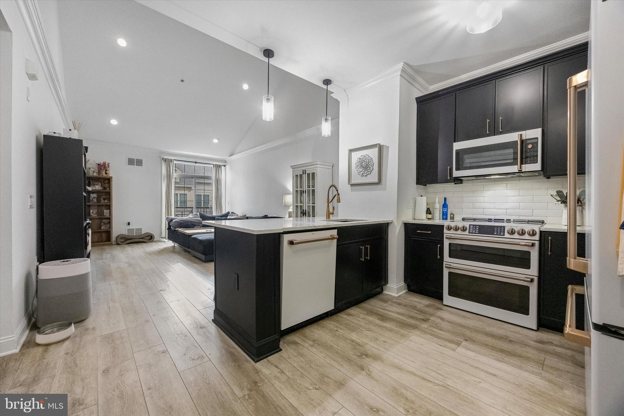 THE GRANDE AT RIVERVIEW - Residential