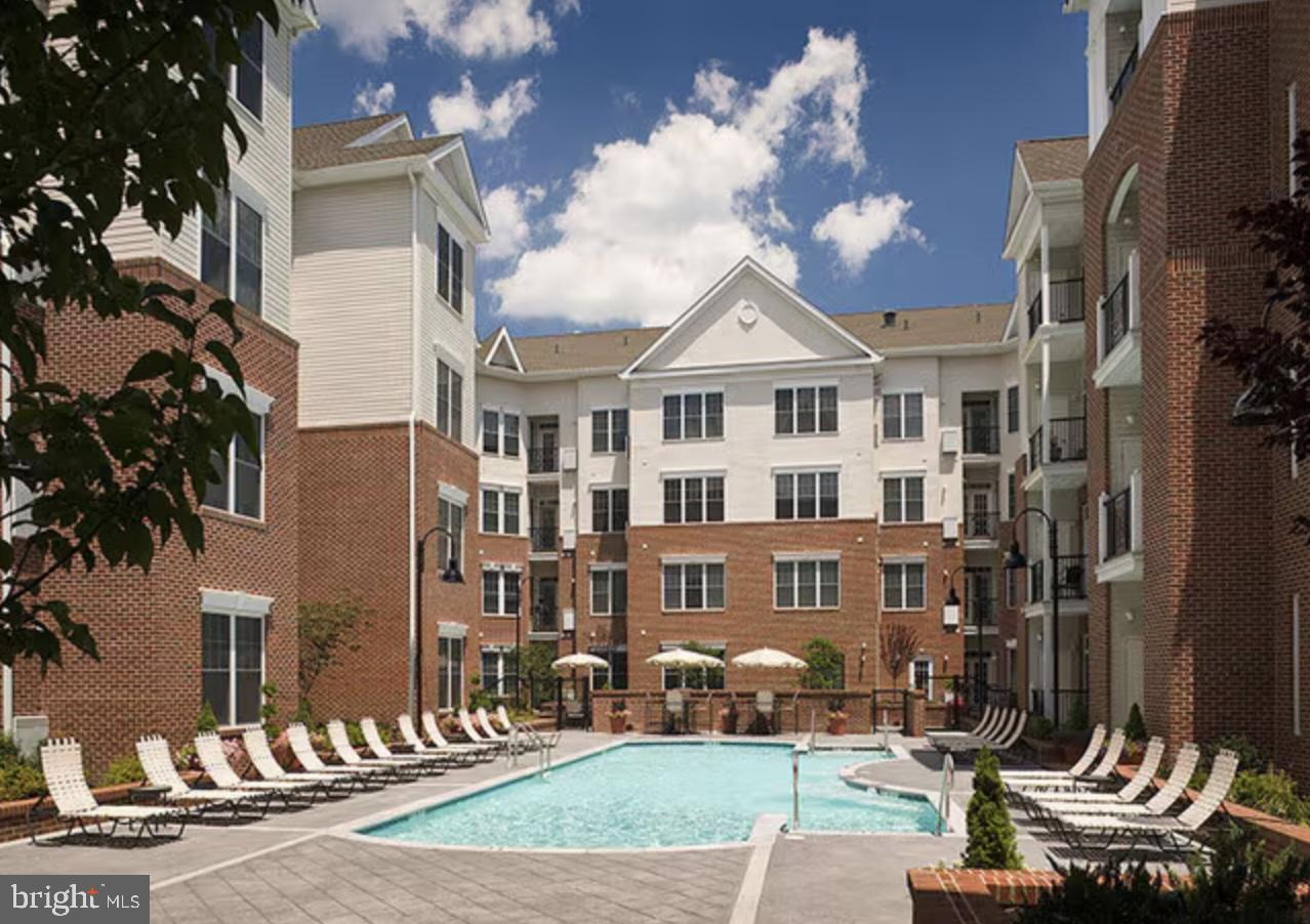 THE GRANDE AT RIVERVIEW - Residential