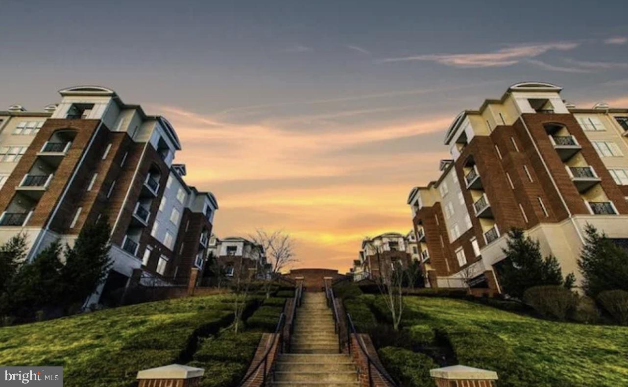 THE GRANDE AT RIVERVIEW - Residential