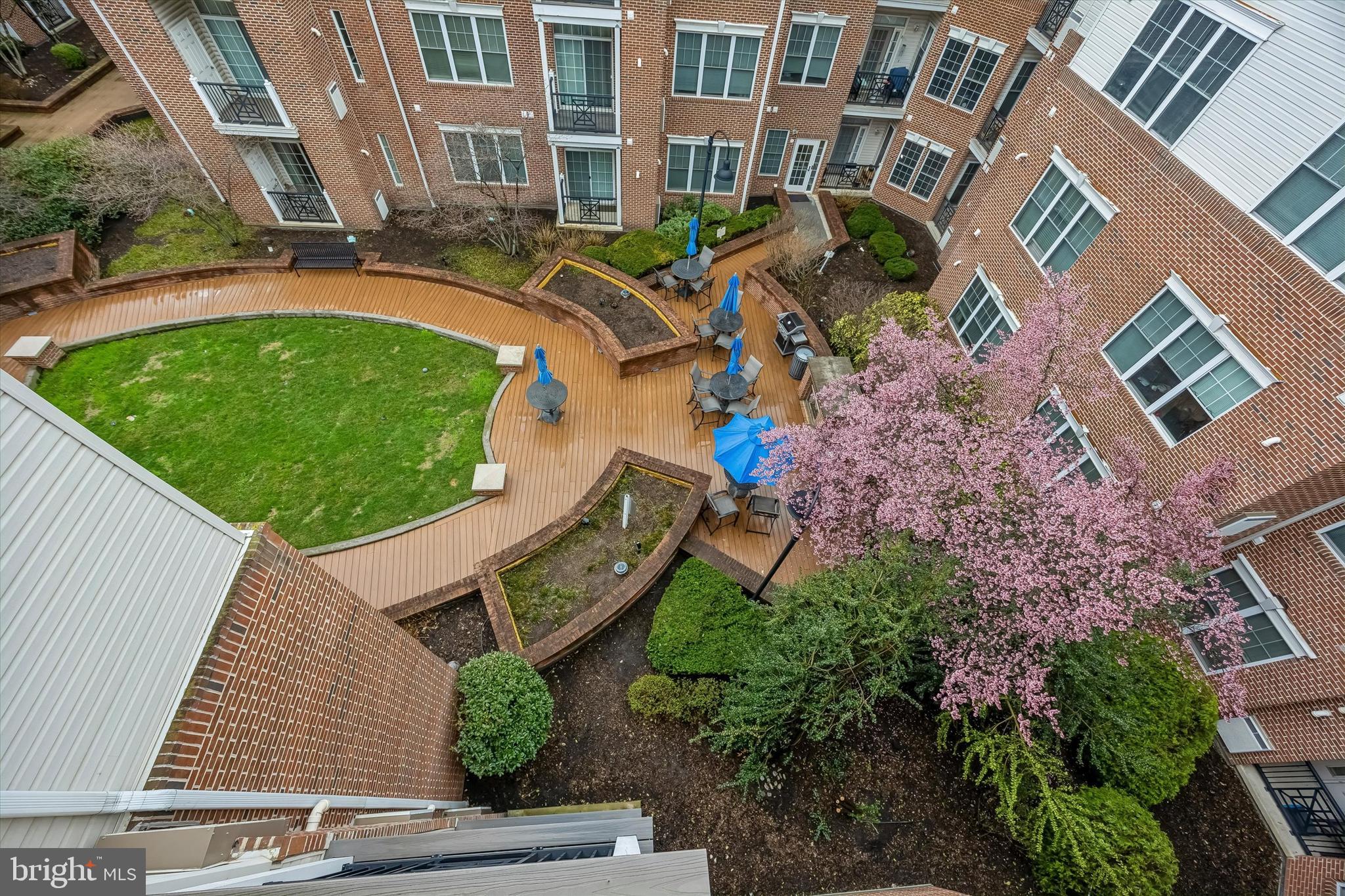 THE GRANDE AT RIVERVIEW - Residential