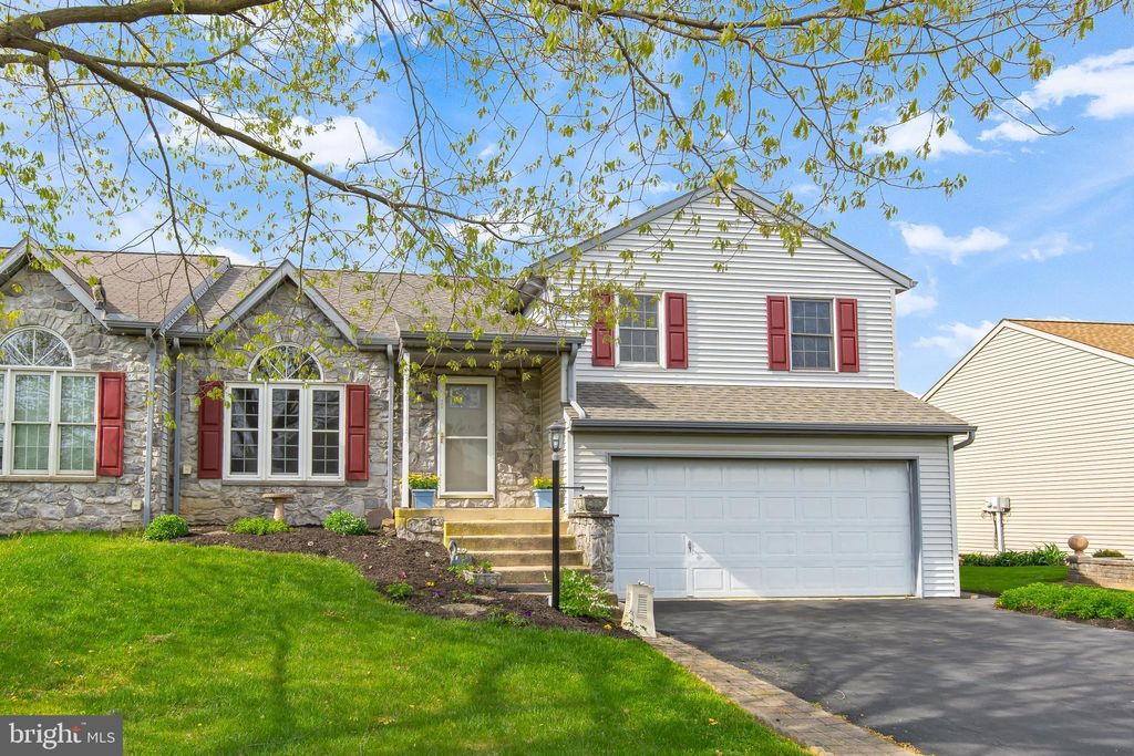Photo of 39 Pebble Creek Drive, Lititz, PA 17543 (MLS # PALA2050128)