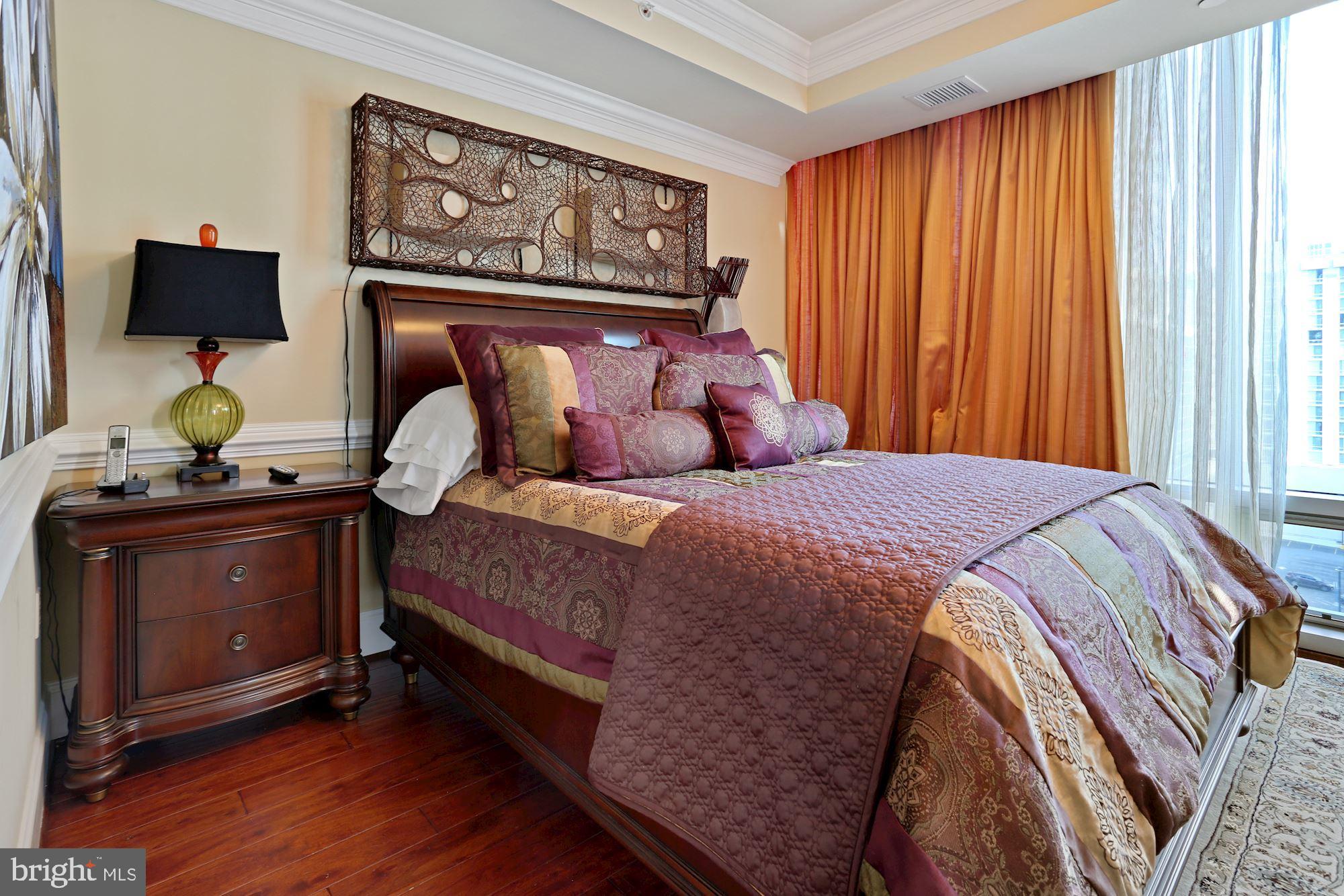 TURNBERRY TOWER - Residential