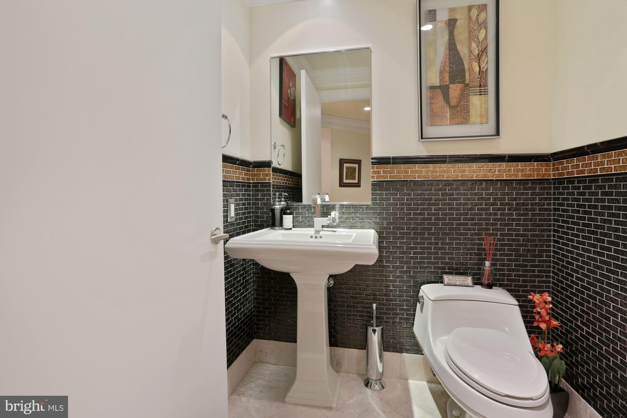 TURNBERRY TOWER - Residential