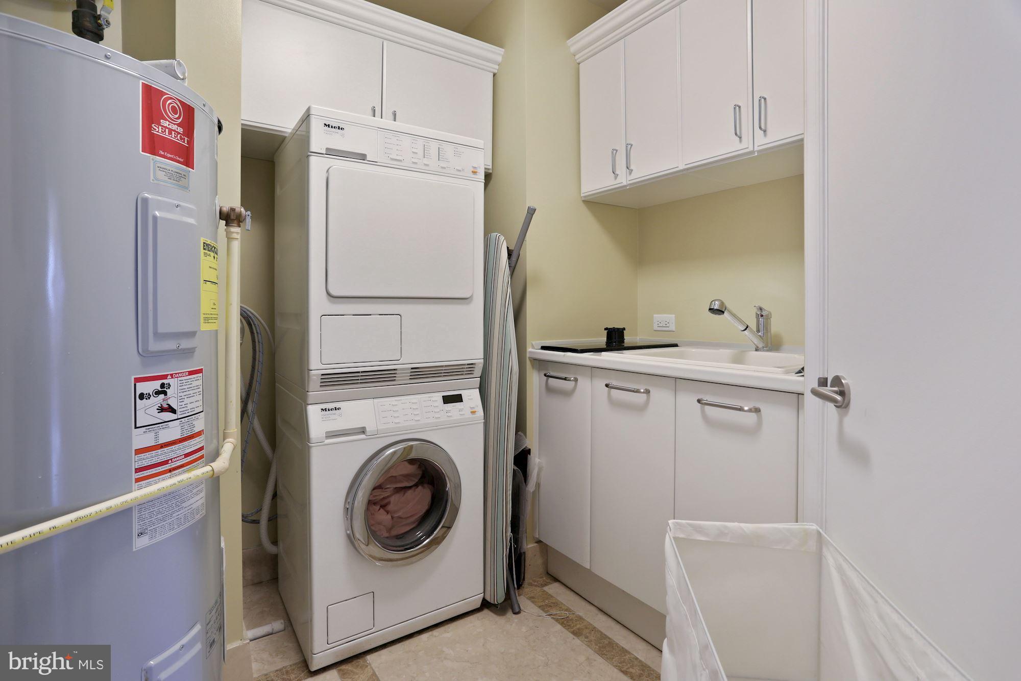 TURNBERRY TOWER - Residential