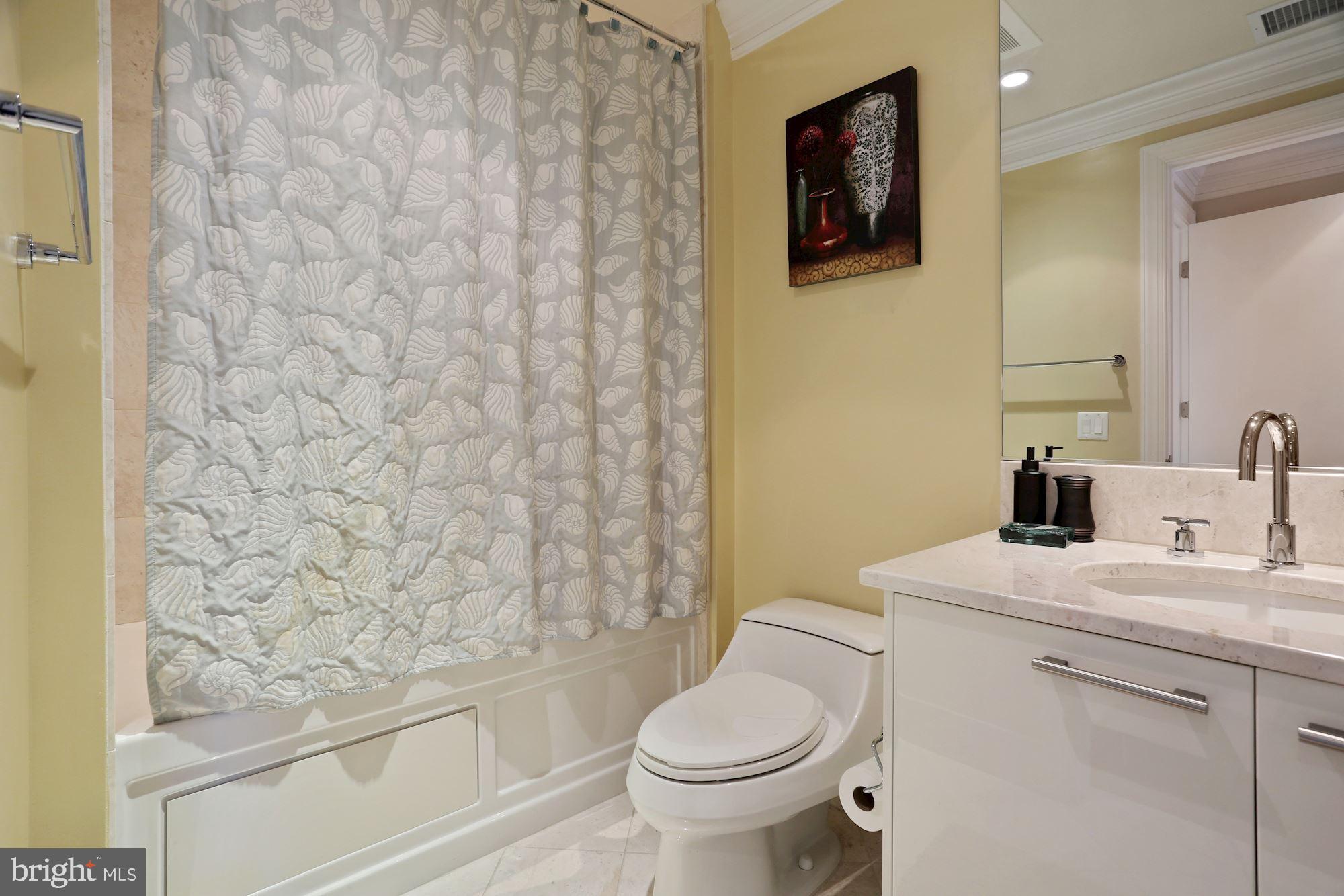 TURNBERRY TOWER - Residential