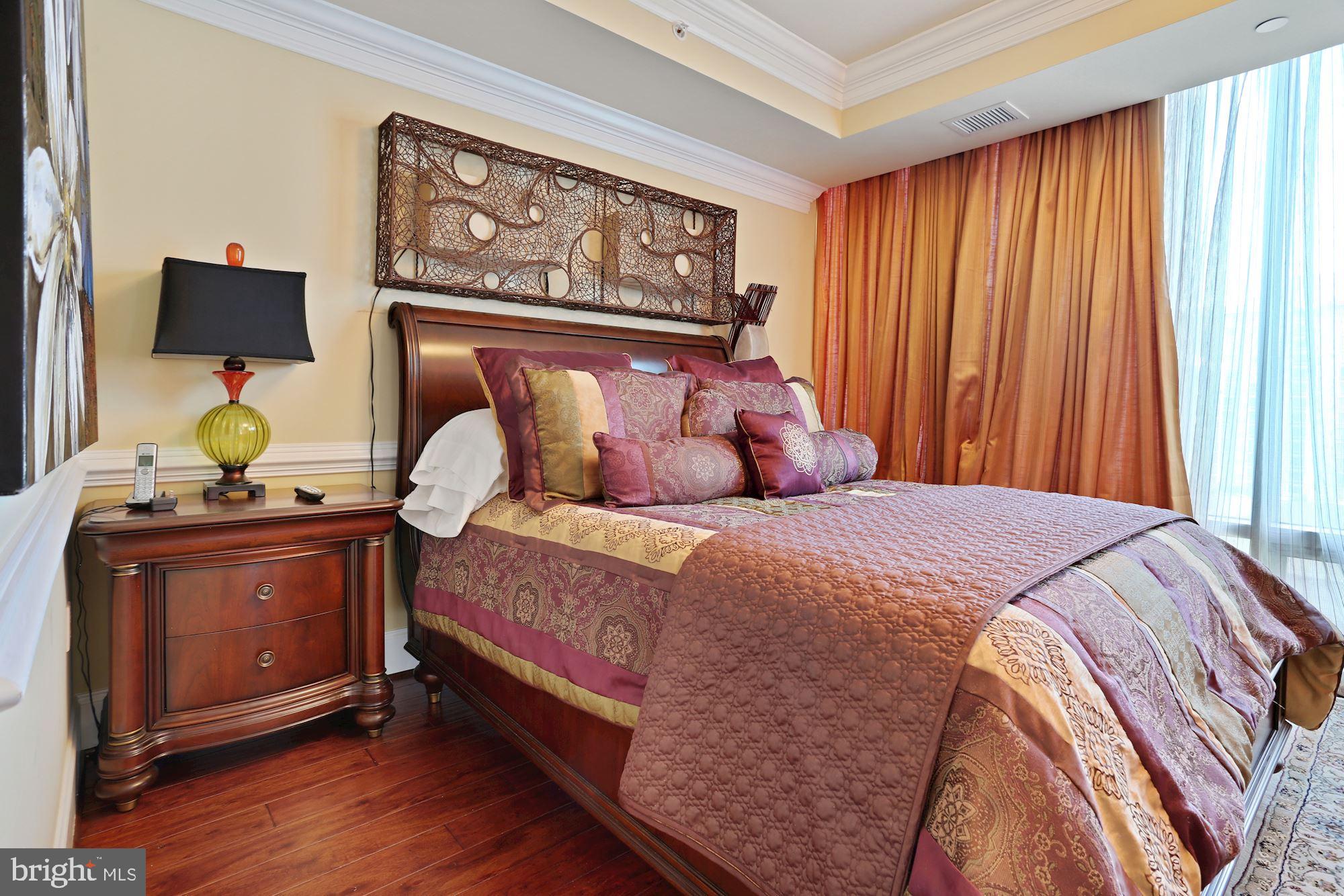 TURNBERRY TOWER - Residential