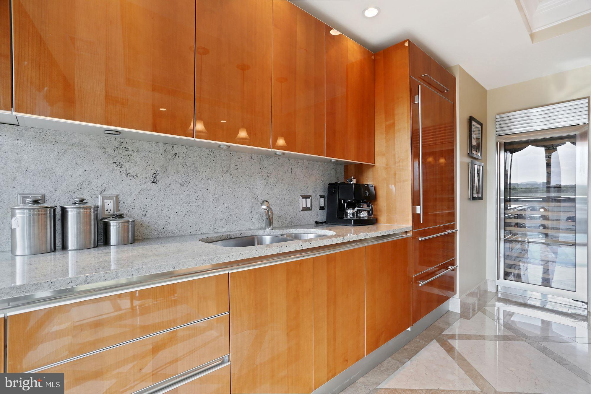 TURNBERRY TOWER - Residential