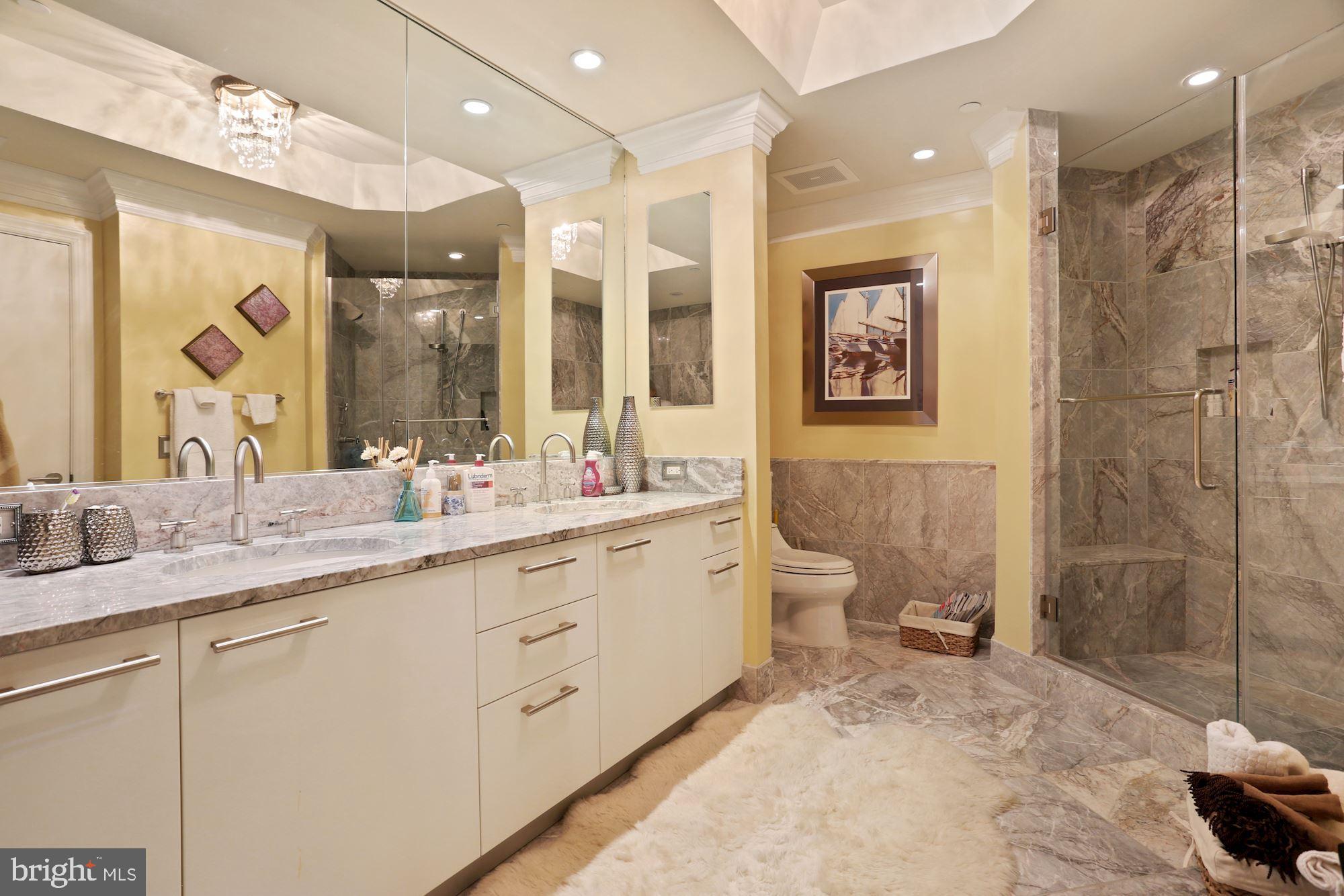 TURNBERRY TOWER - Residential