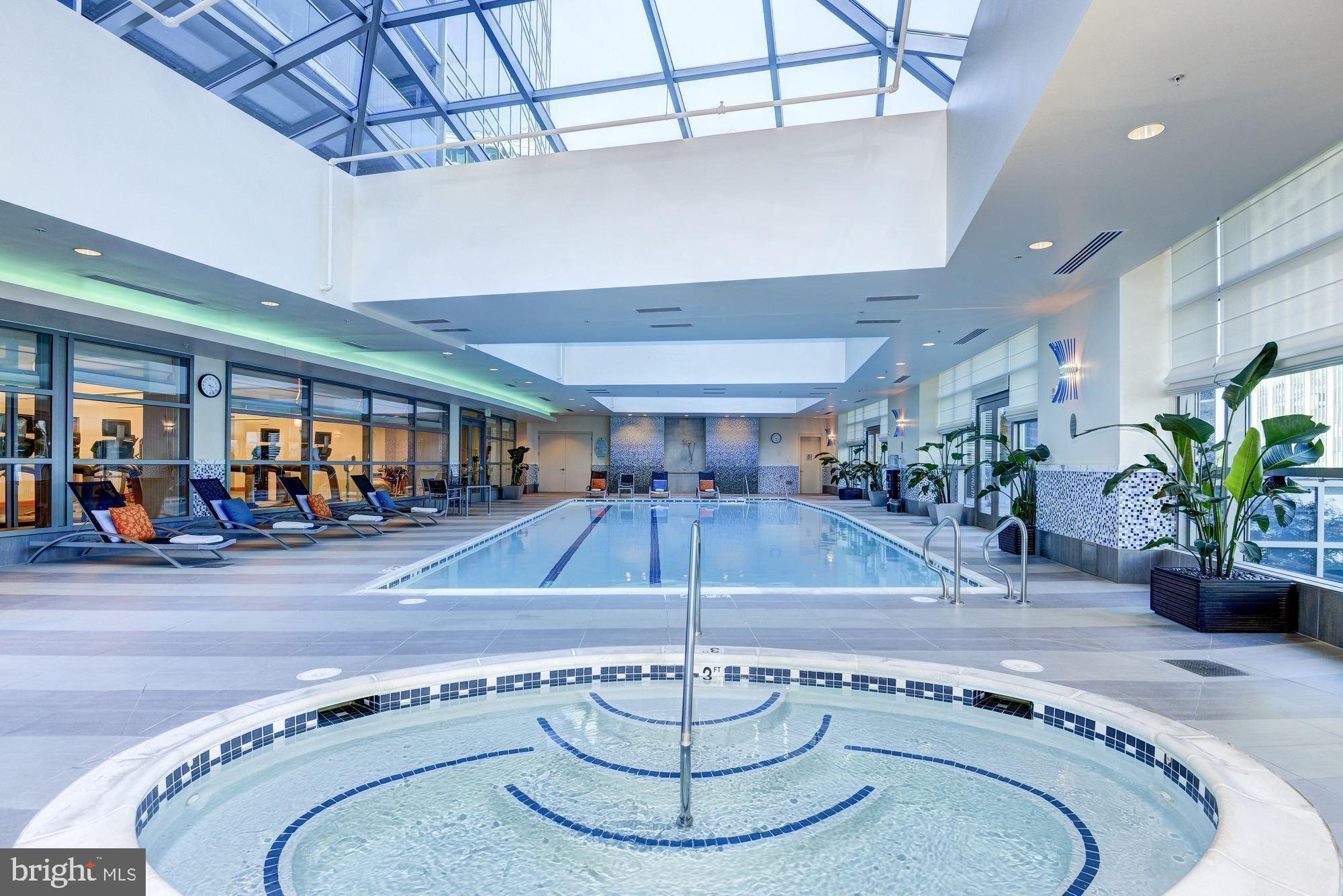 TURNBERRY TOWER - Residential