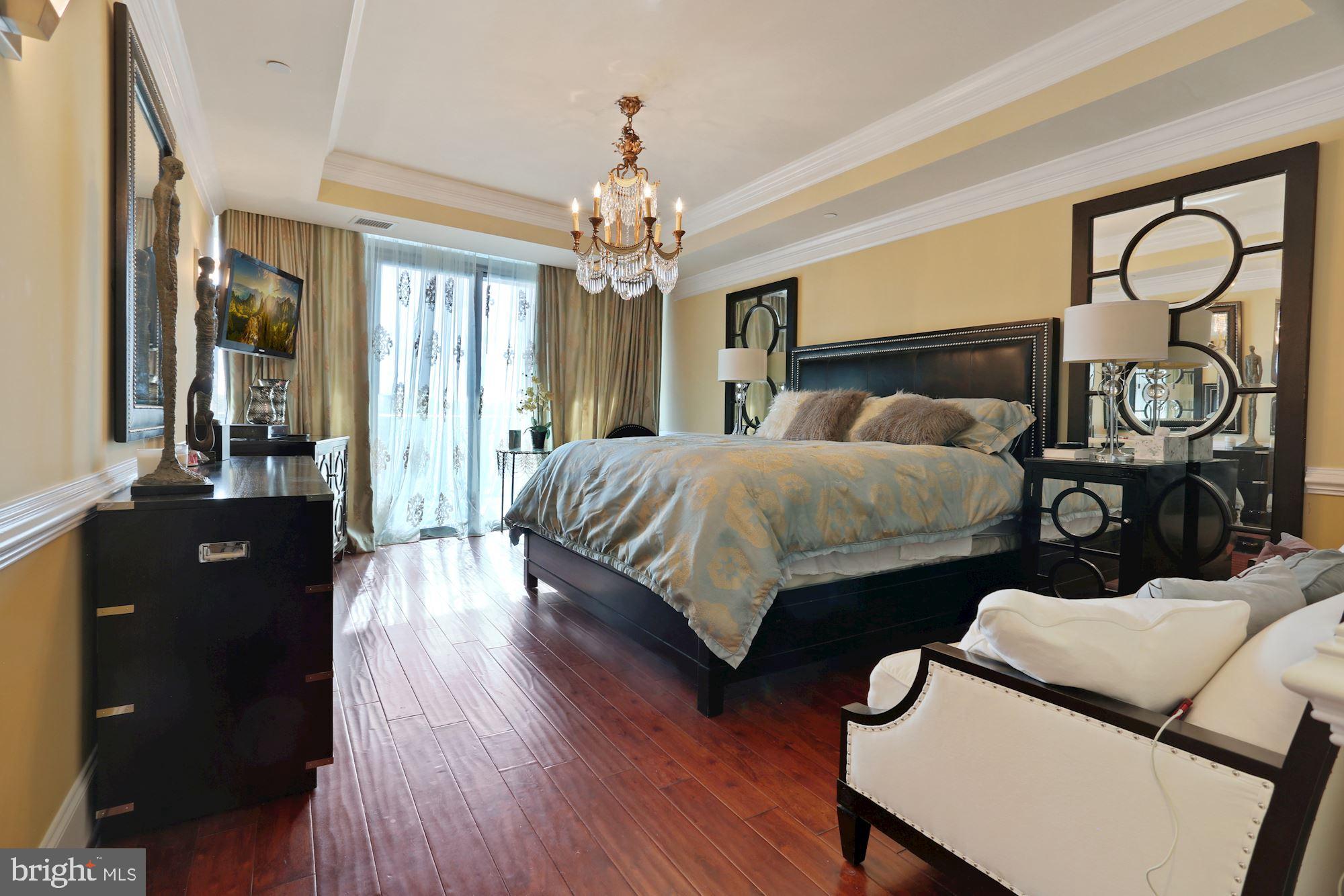 TURNBERRY TOWER - Residential