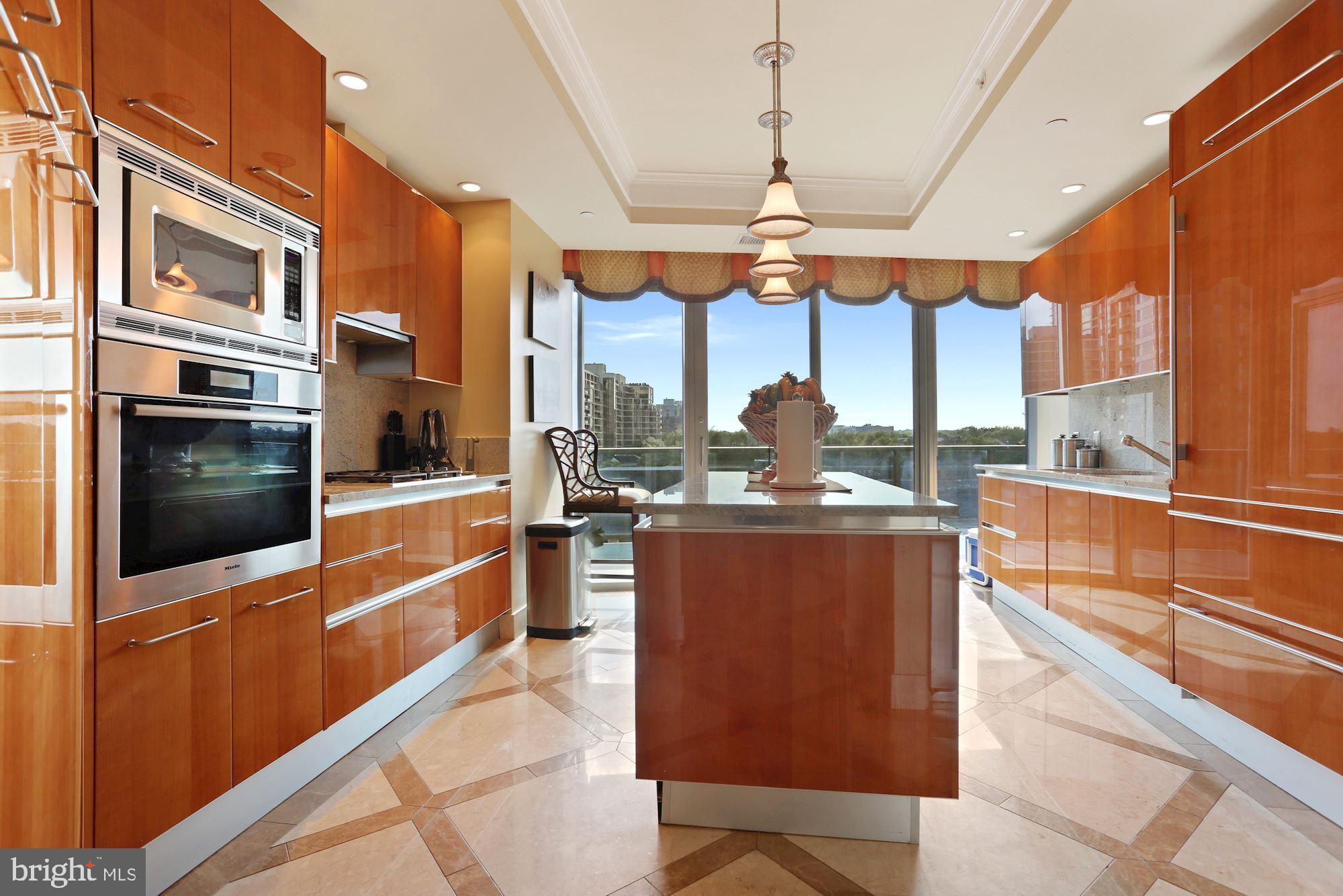 TURNBERRY TOWER - Residential