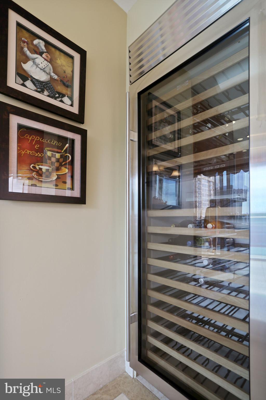 TURNBERRY TOWER - Residential