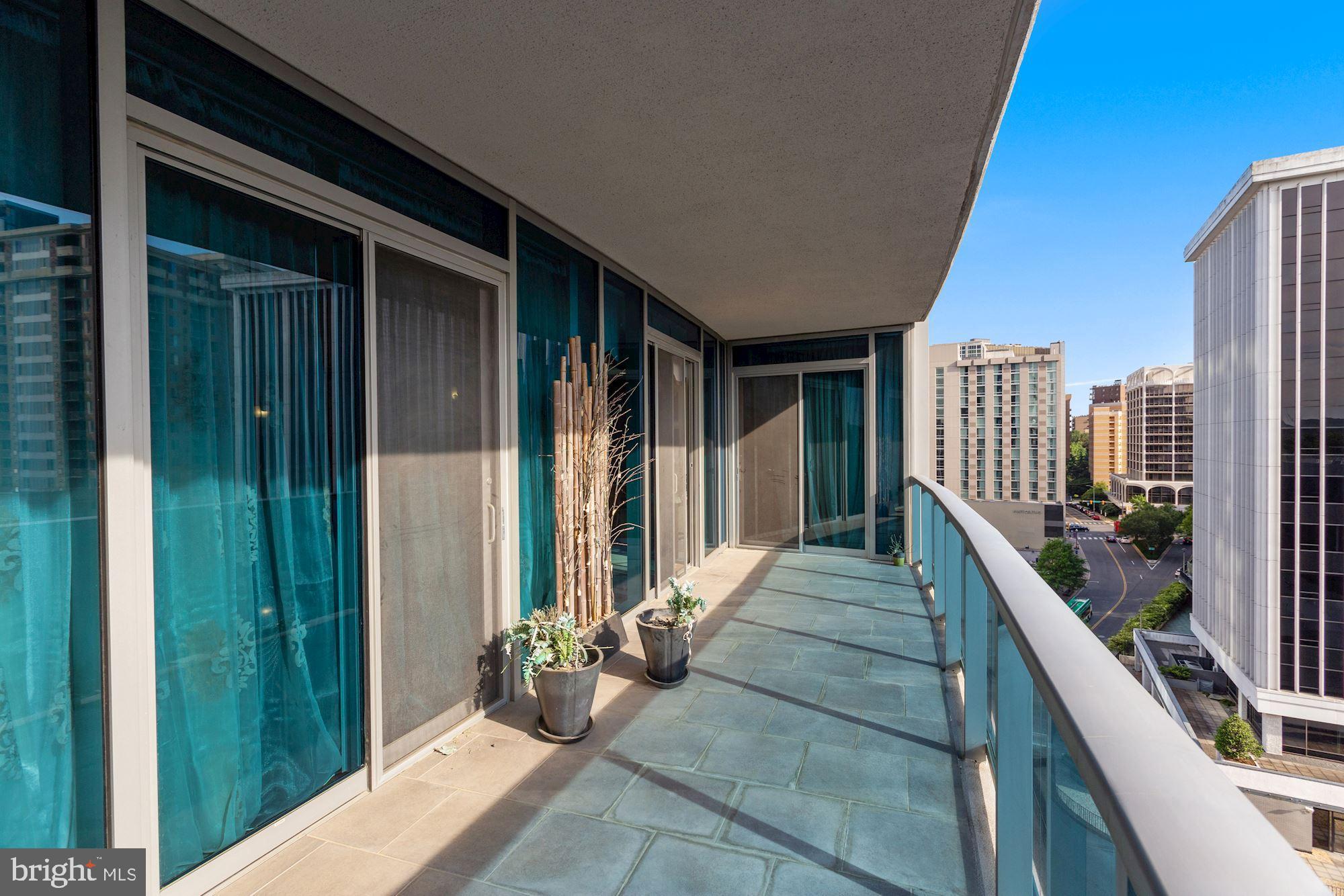 TURNBERRY TOWER - Residential