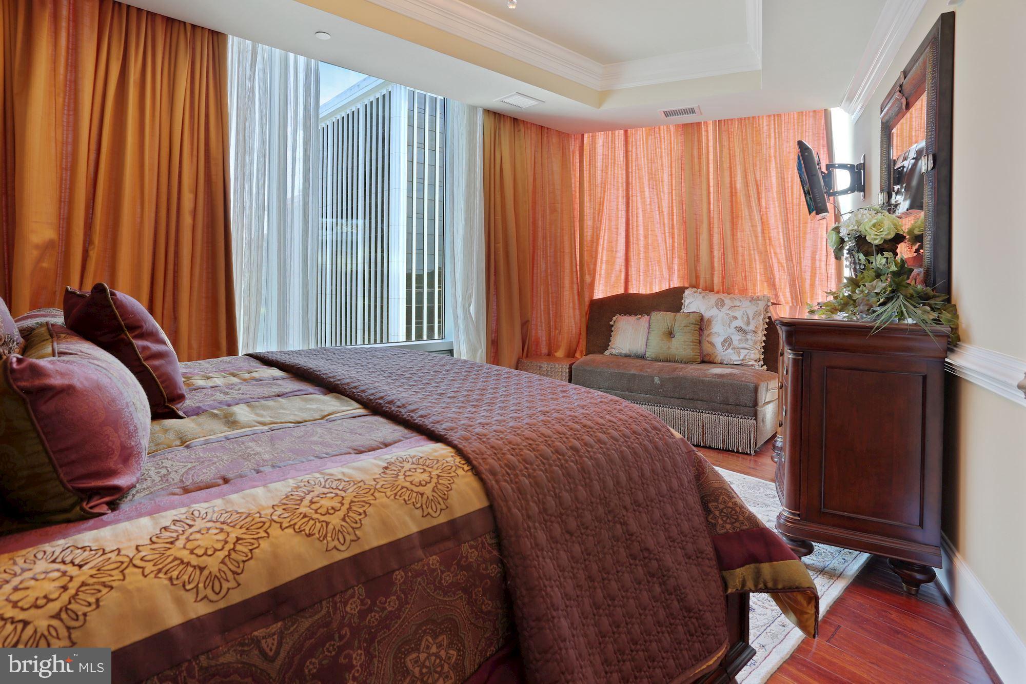 TURNBERRY TOWER - Residential