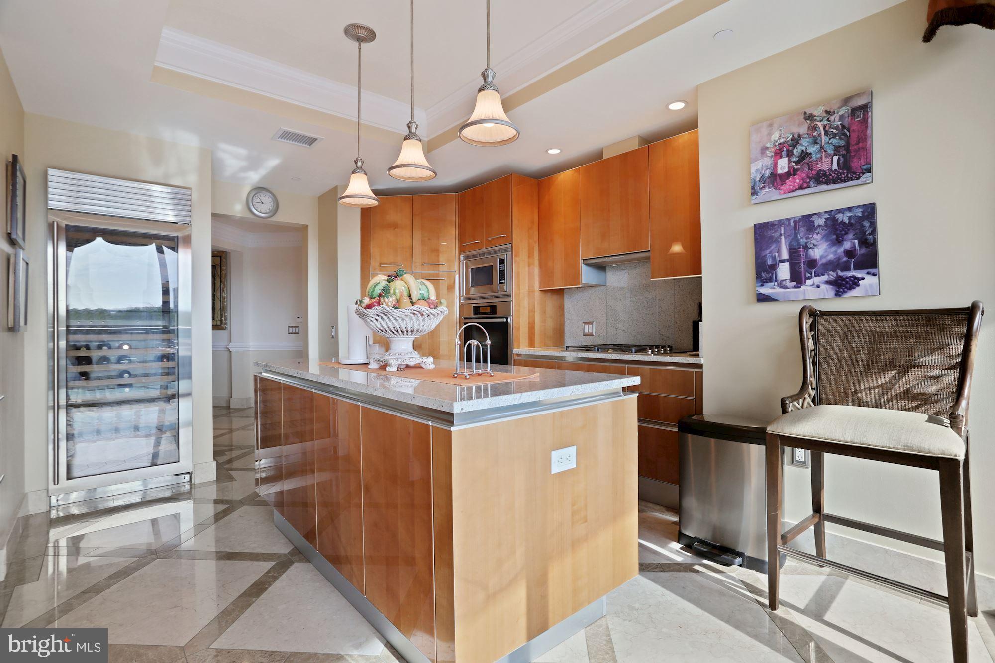 TURNBERRY TOWER - Residential