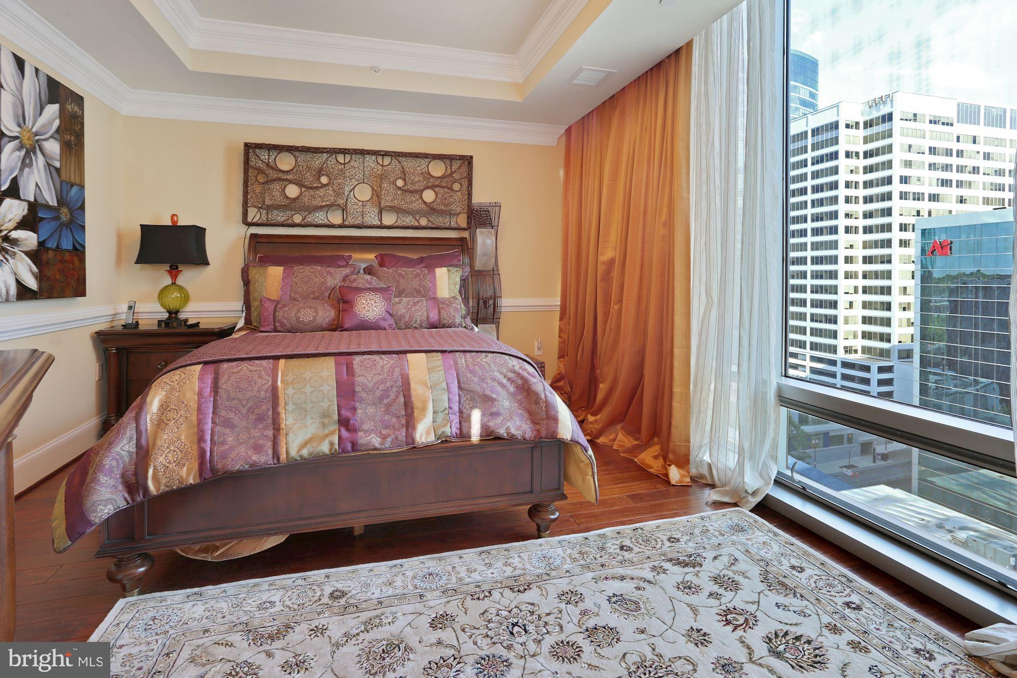 TURNBERRY TOWER - Residential