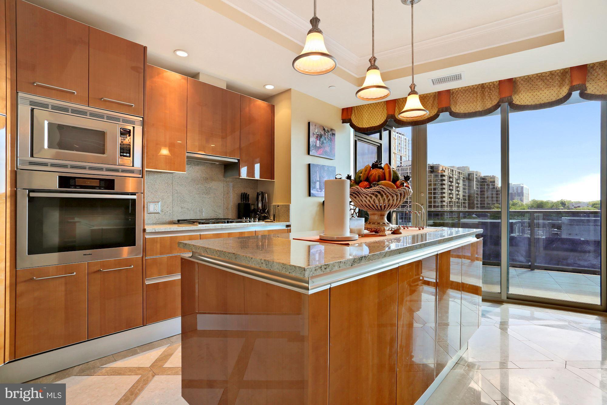 TURNBERRY TOWER - Residential