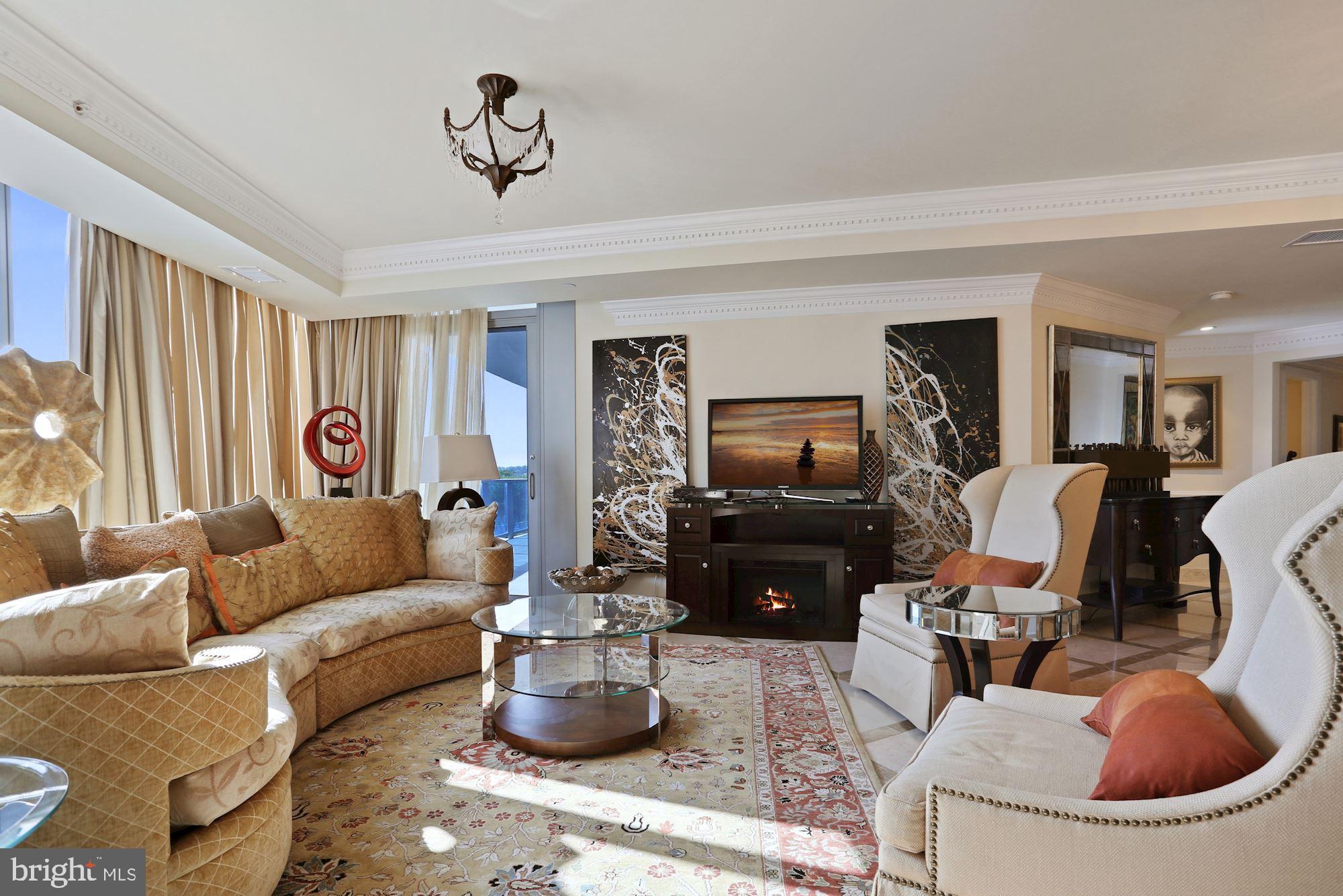 TURNBERRY TOWER - Residential