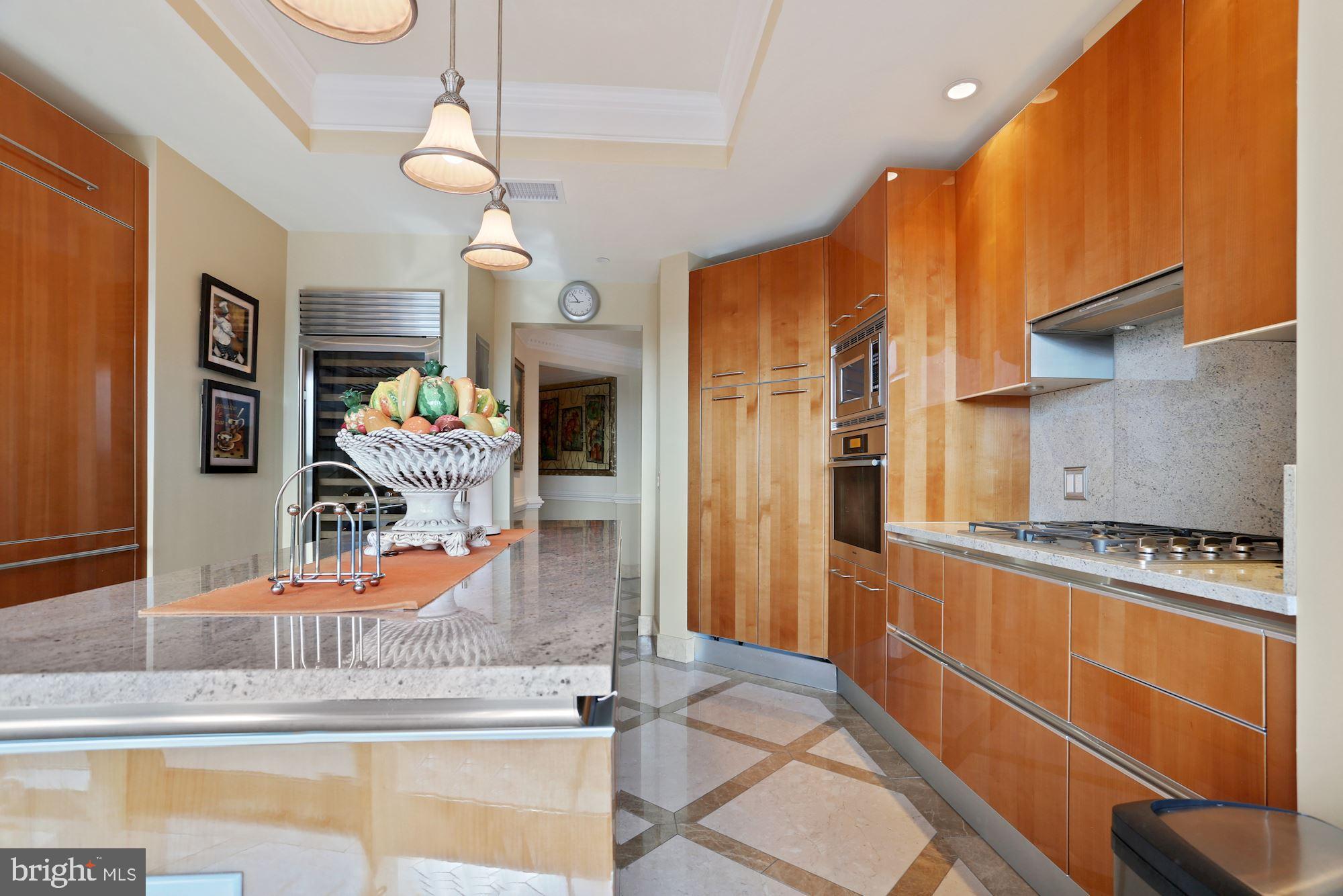 TURNBERRY TOWER - Residential