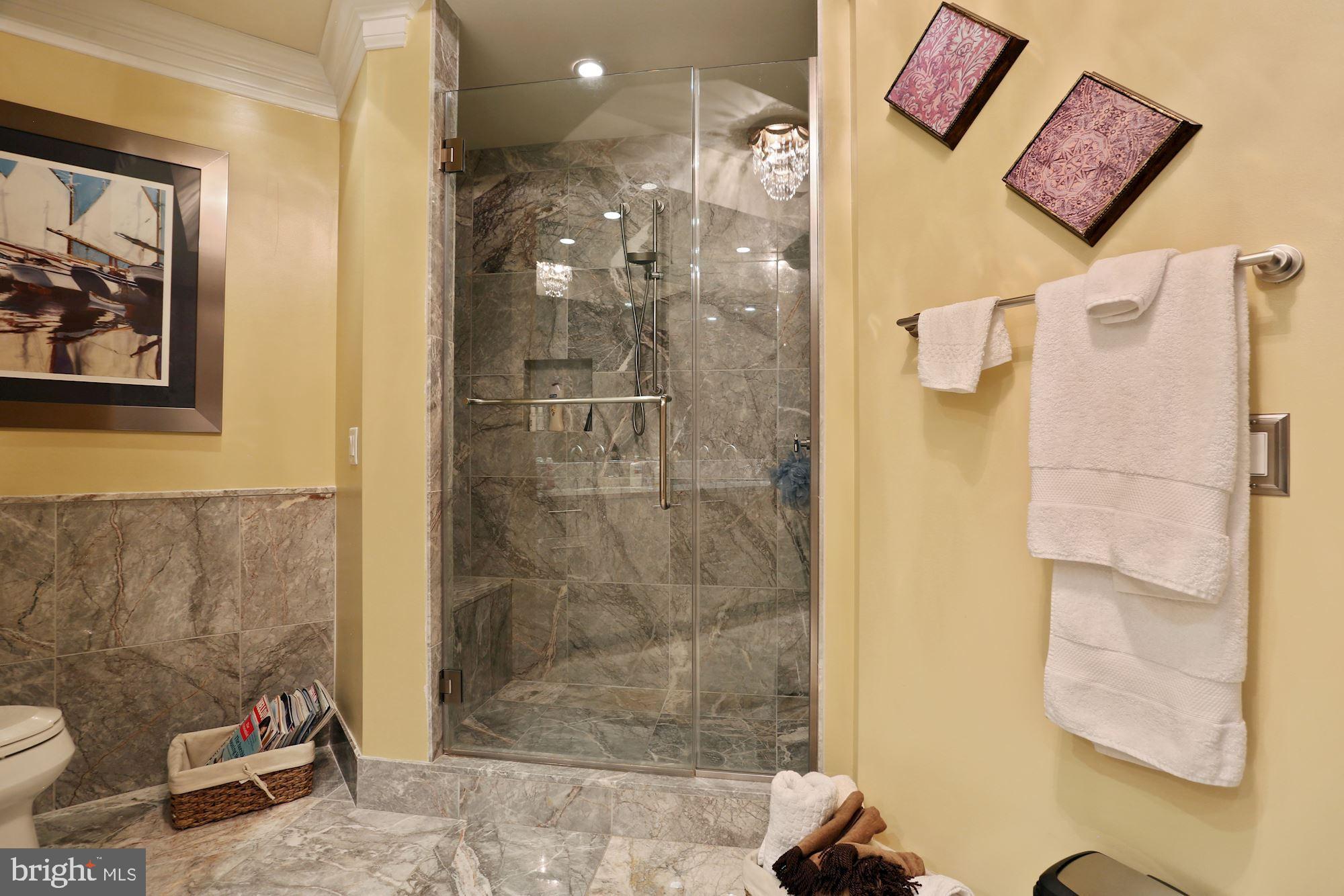 TURNBERRY TOWER - Residential