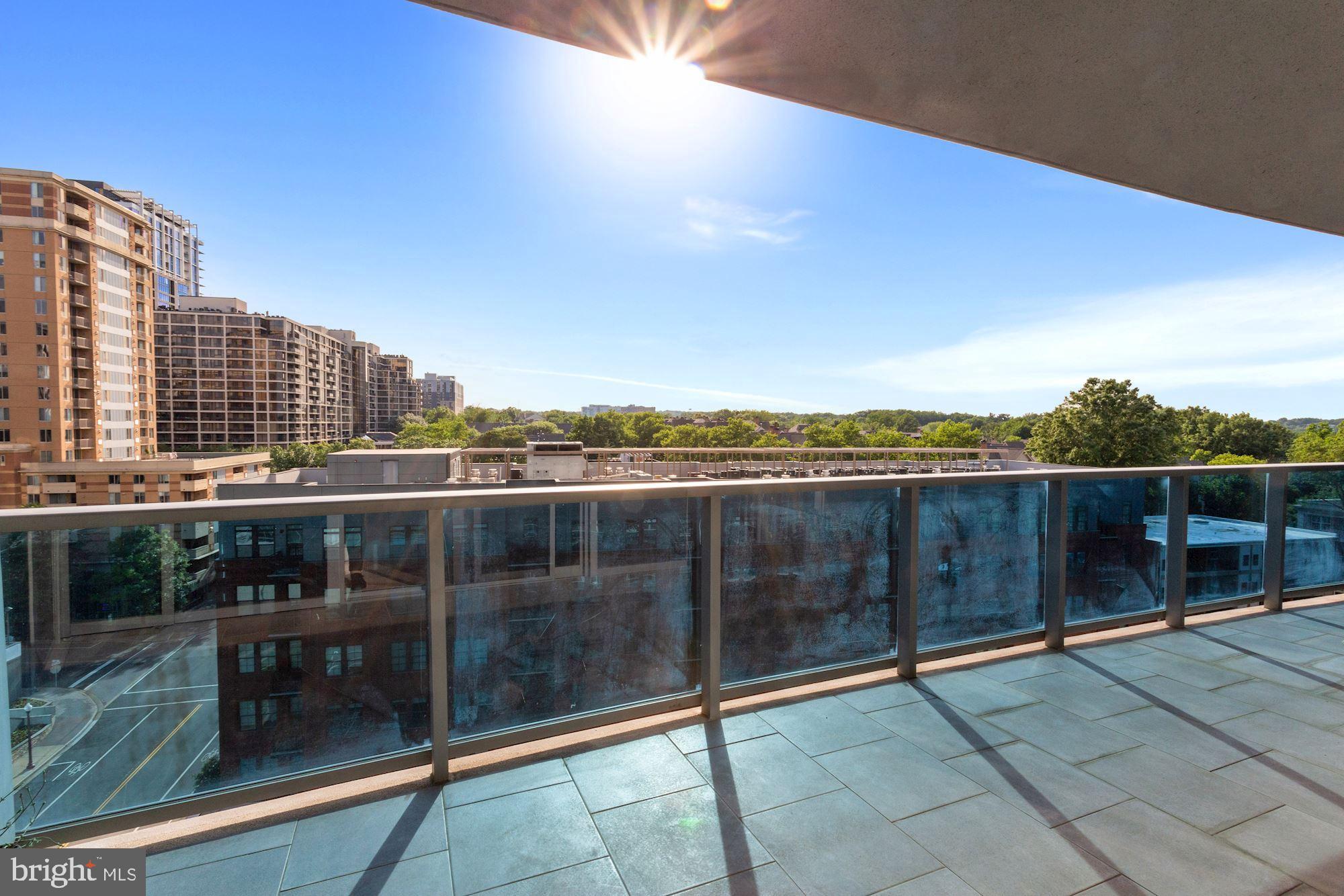 TURNBERRY TOWER - Residential