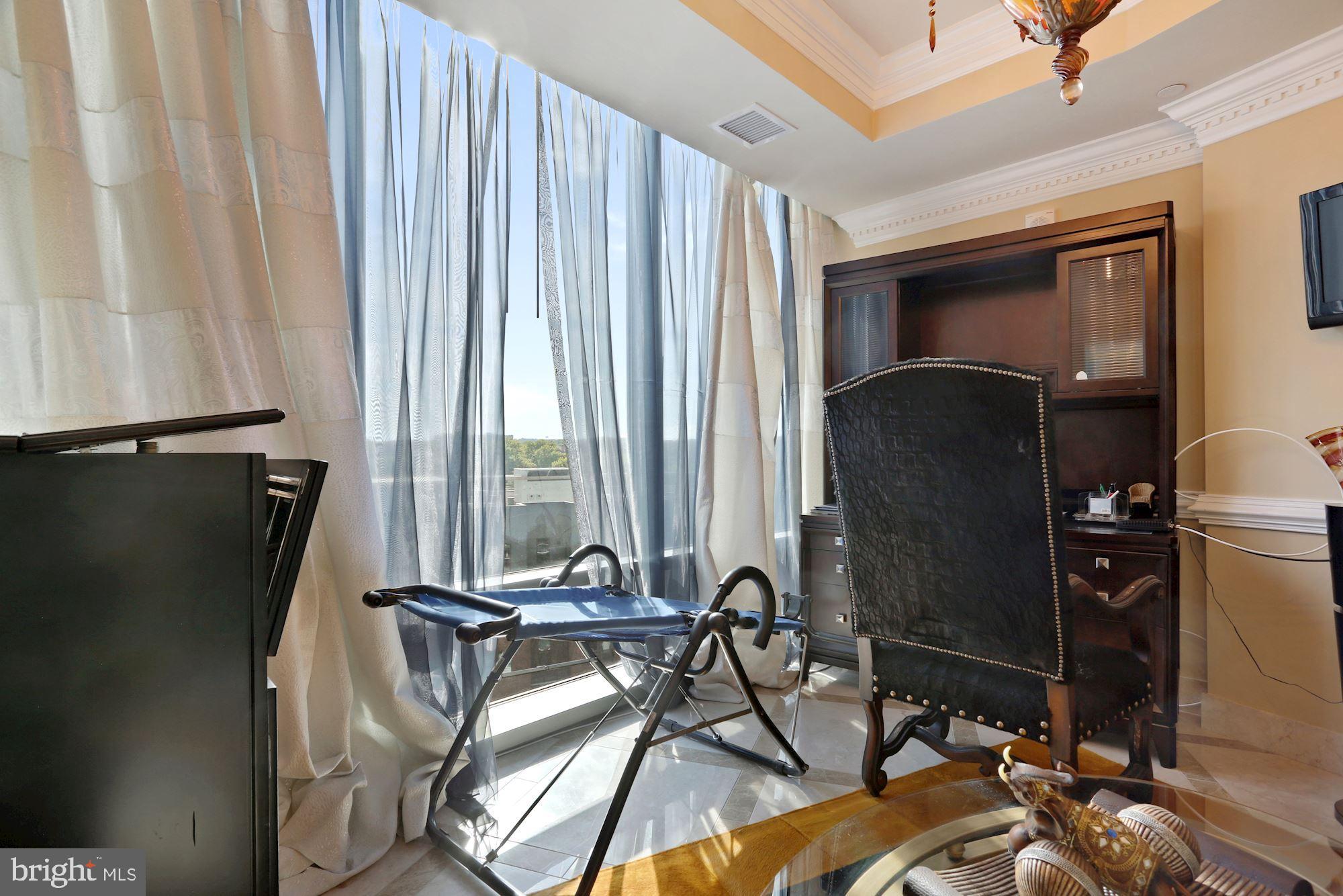 TURNBERRY TOWER - Residential