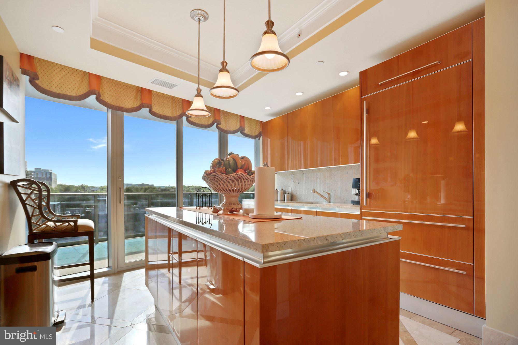 TURNBERRY TOWER - Residential