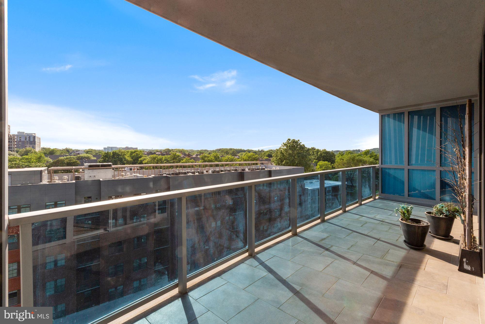 TURNBERRY TOWER - Residential